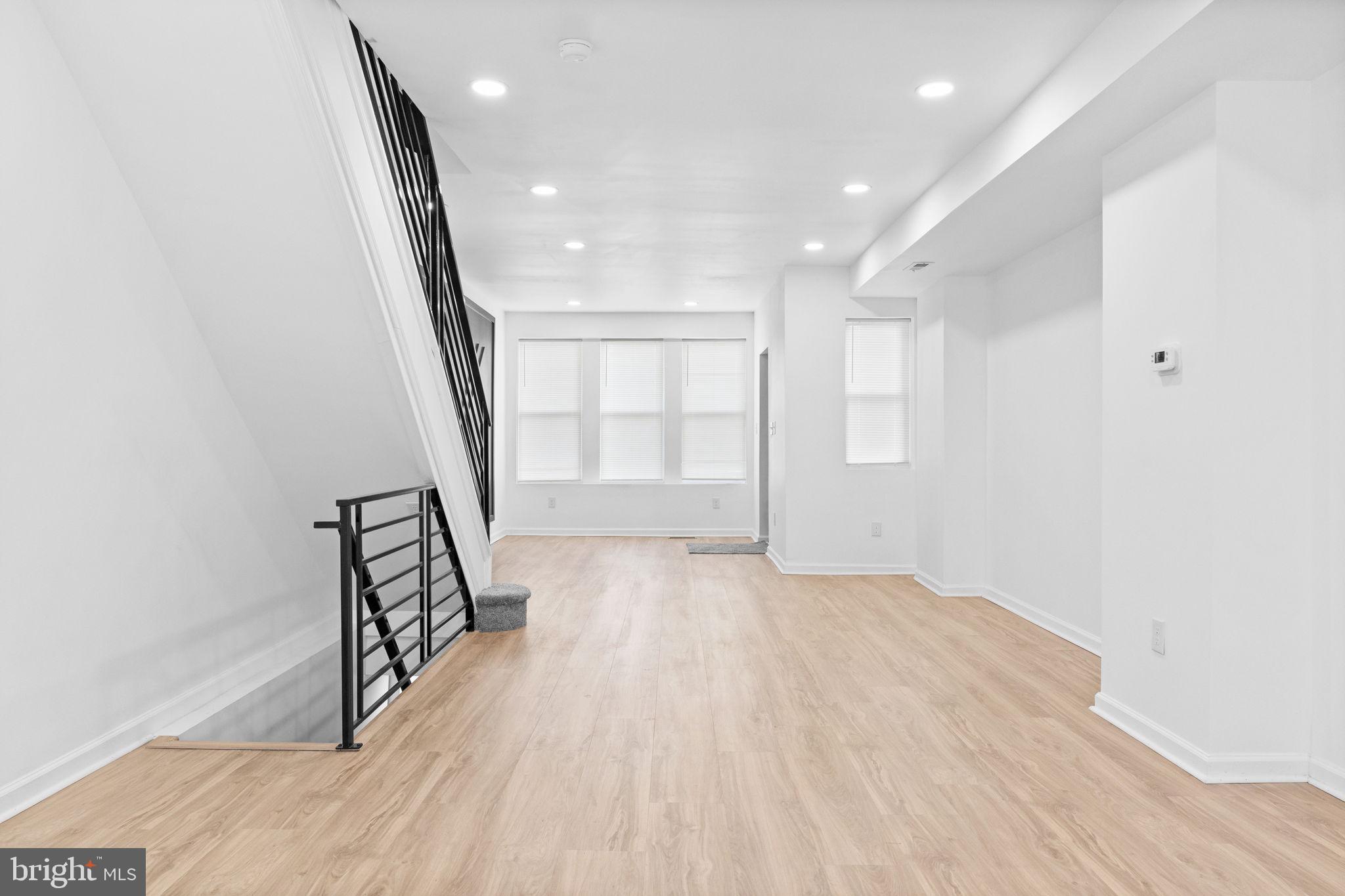 3932 N SMEDLEY STREET