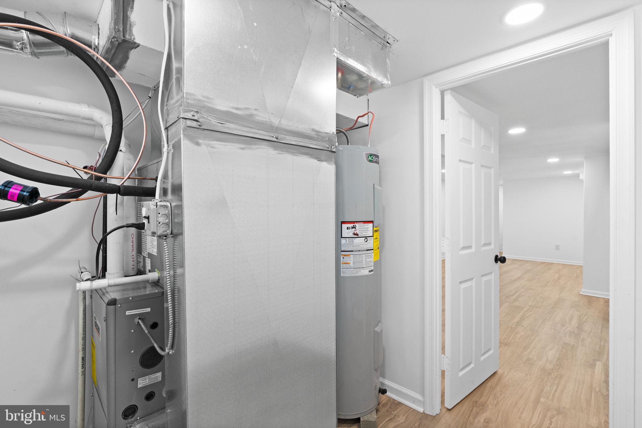 3932 N SMEDLEY STREET