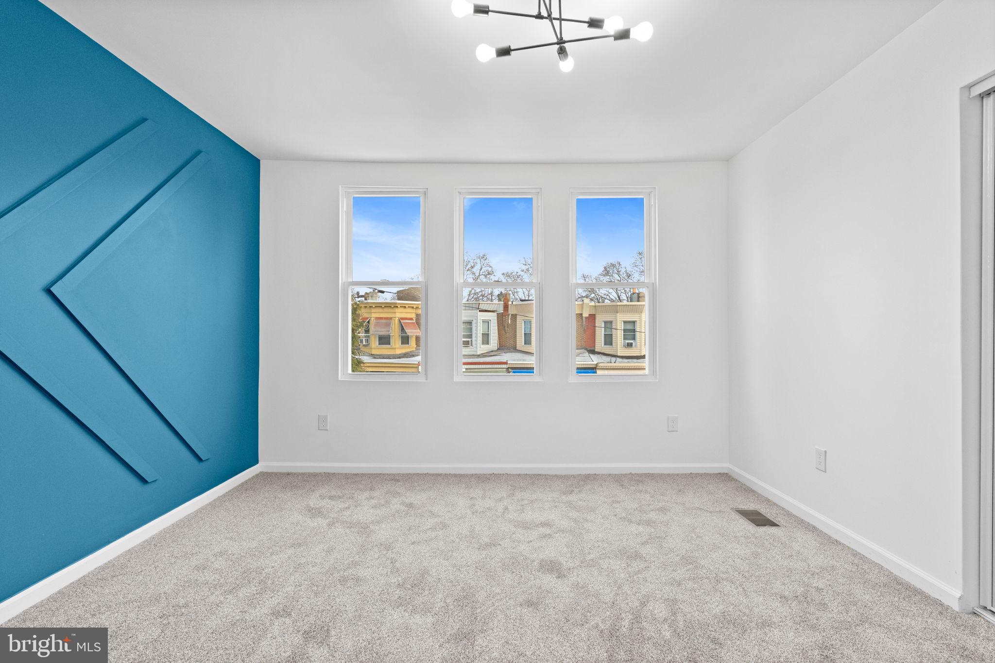 3932 N SMEDLEY STREET