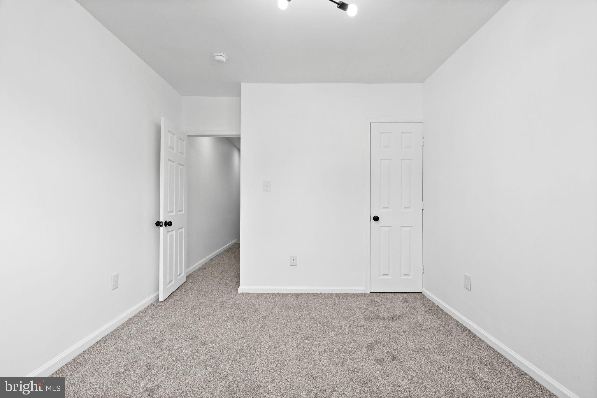 3932 N SMEDLEY STREET