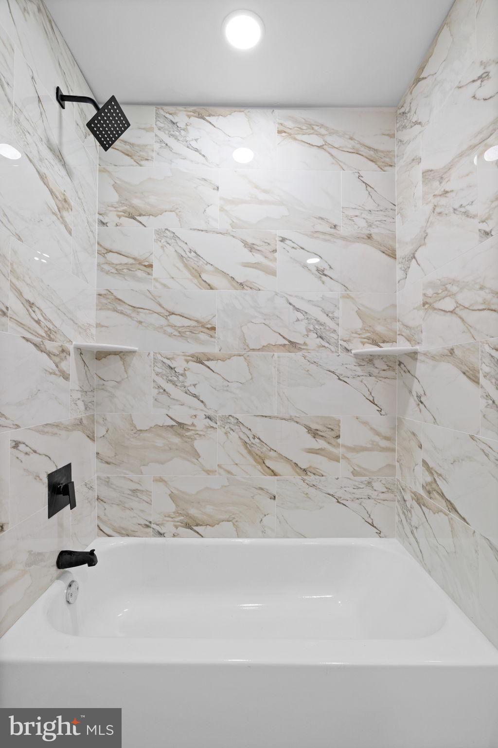 3932 N SMEDLEY STREET