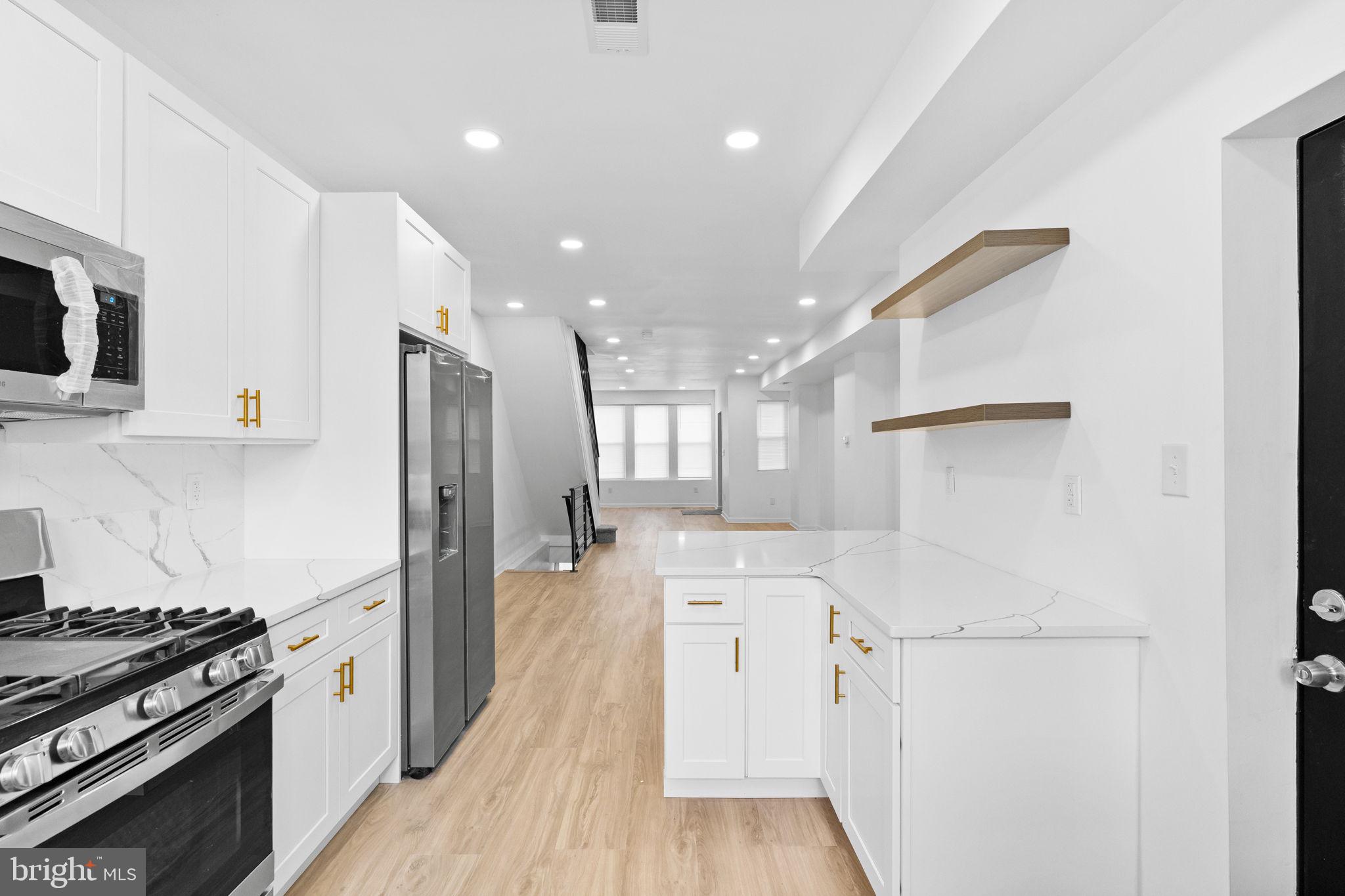 3932 N SMEDLEY STREET