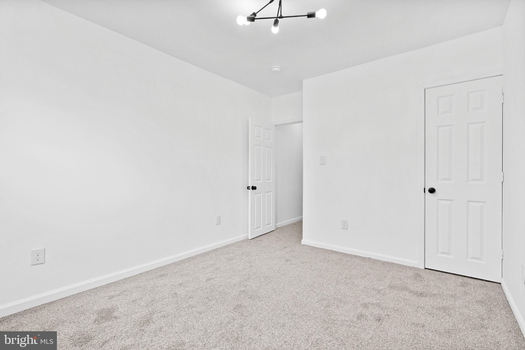 3932 N SMEDLEY STREET