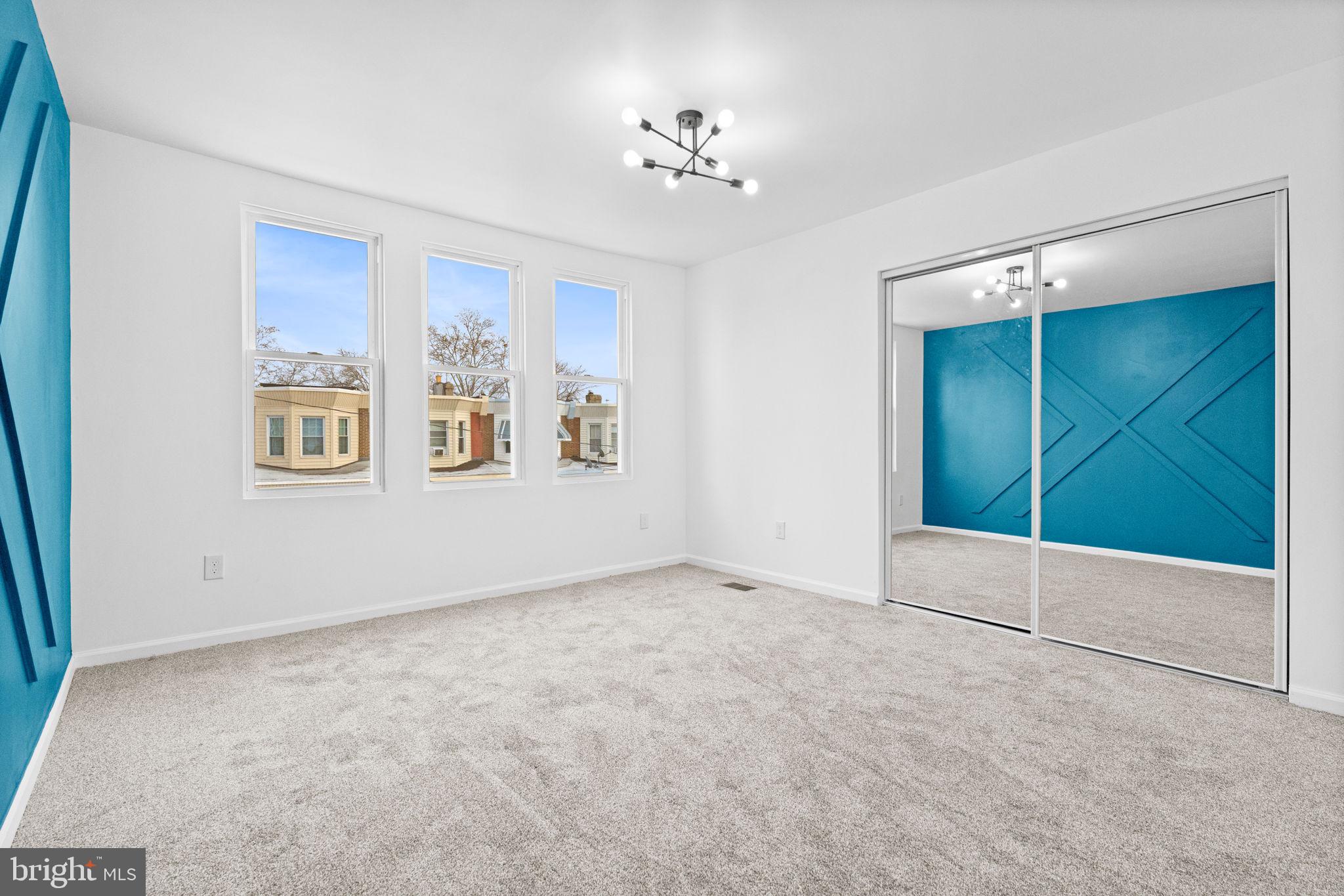 3932 N SMEDLEY STREET