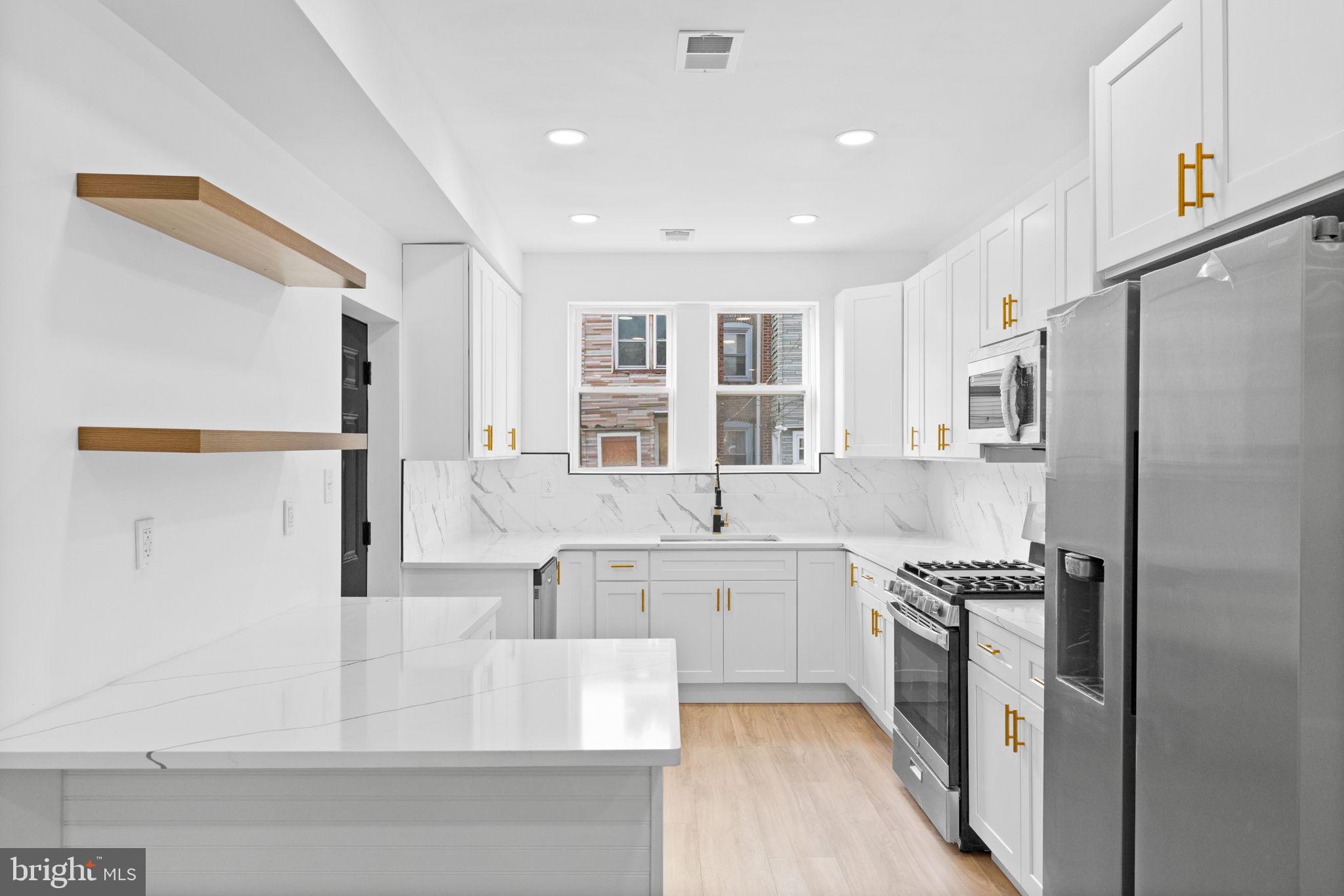 3932 N SMEDLEY STREET