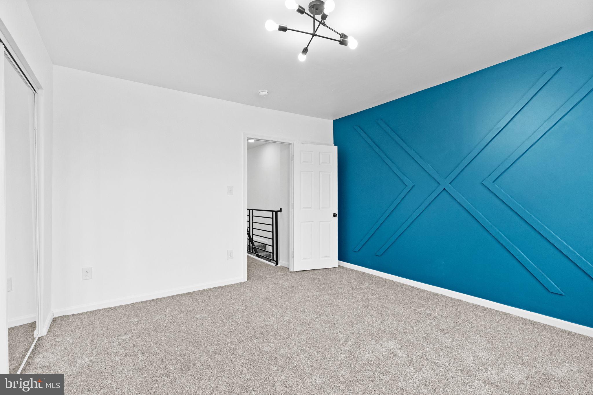 3932 N SMEDLEY STREET