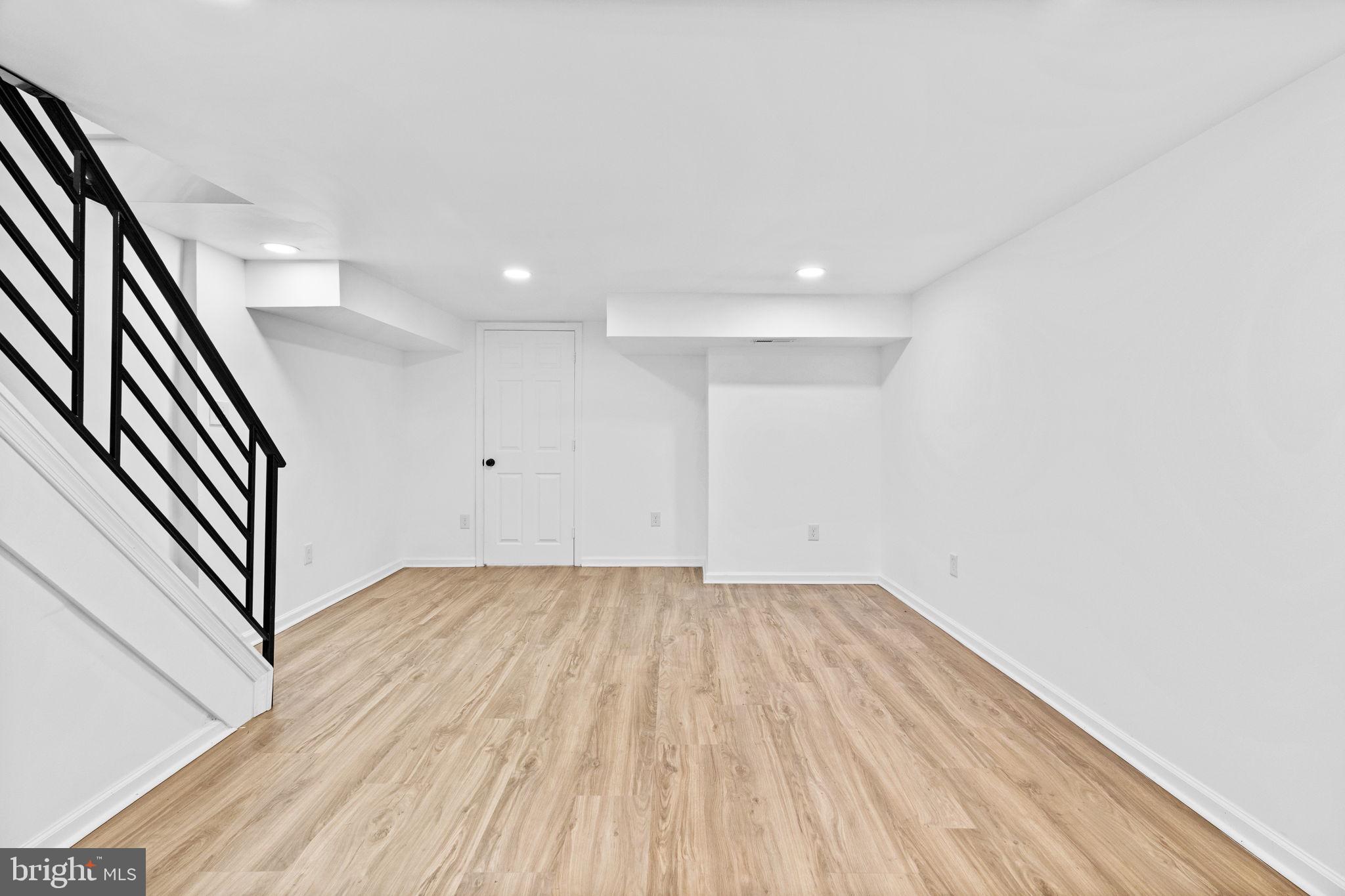 3932 N SMEDLEY STREET