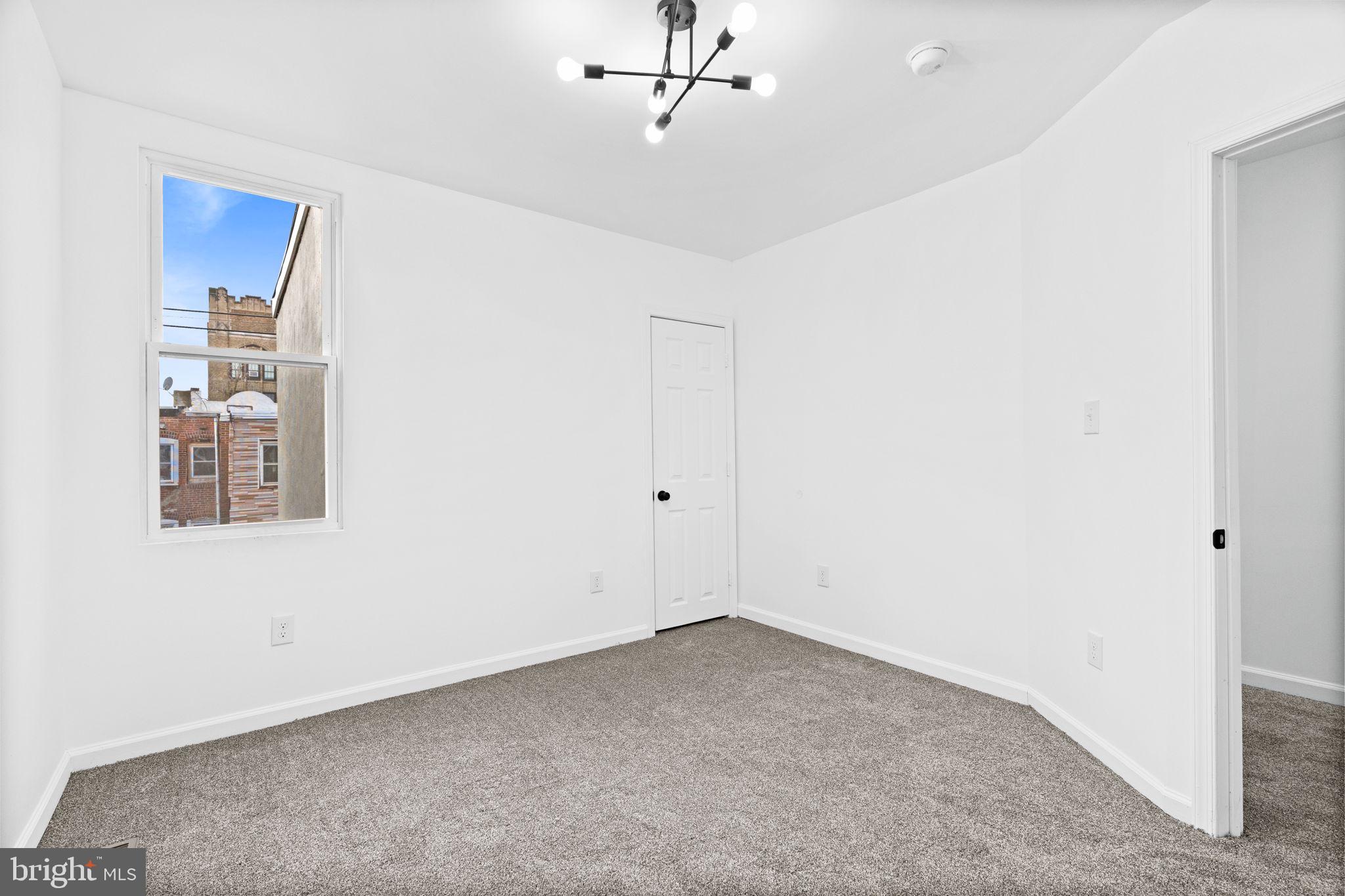 3932 N SMEDLEY STREET