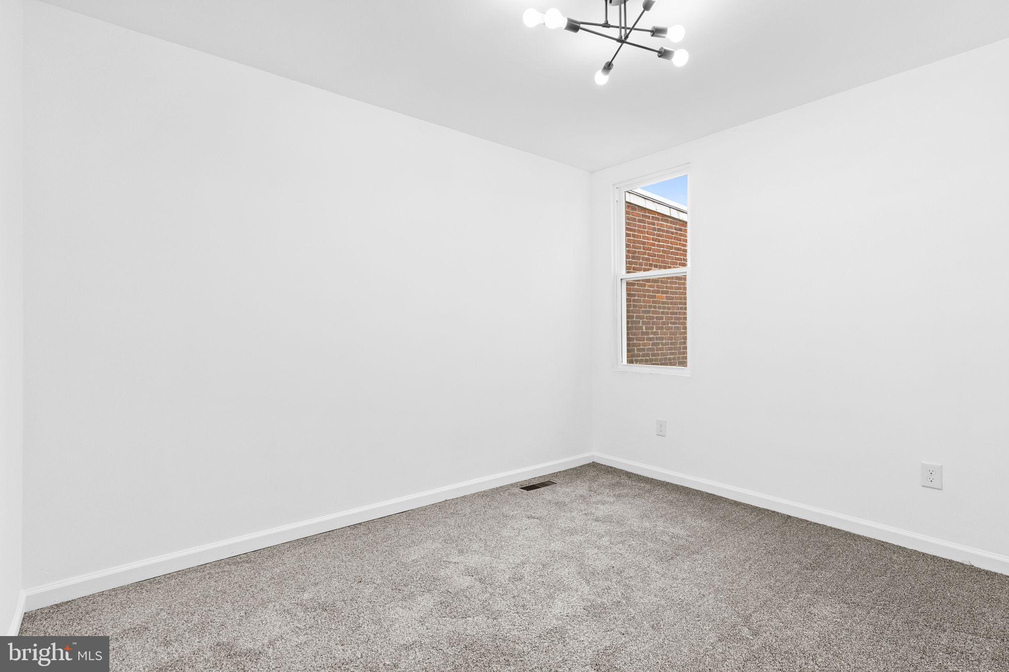 3932 N SMEDLEY STREET