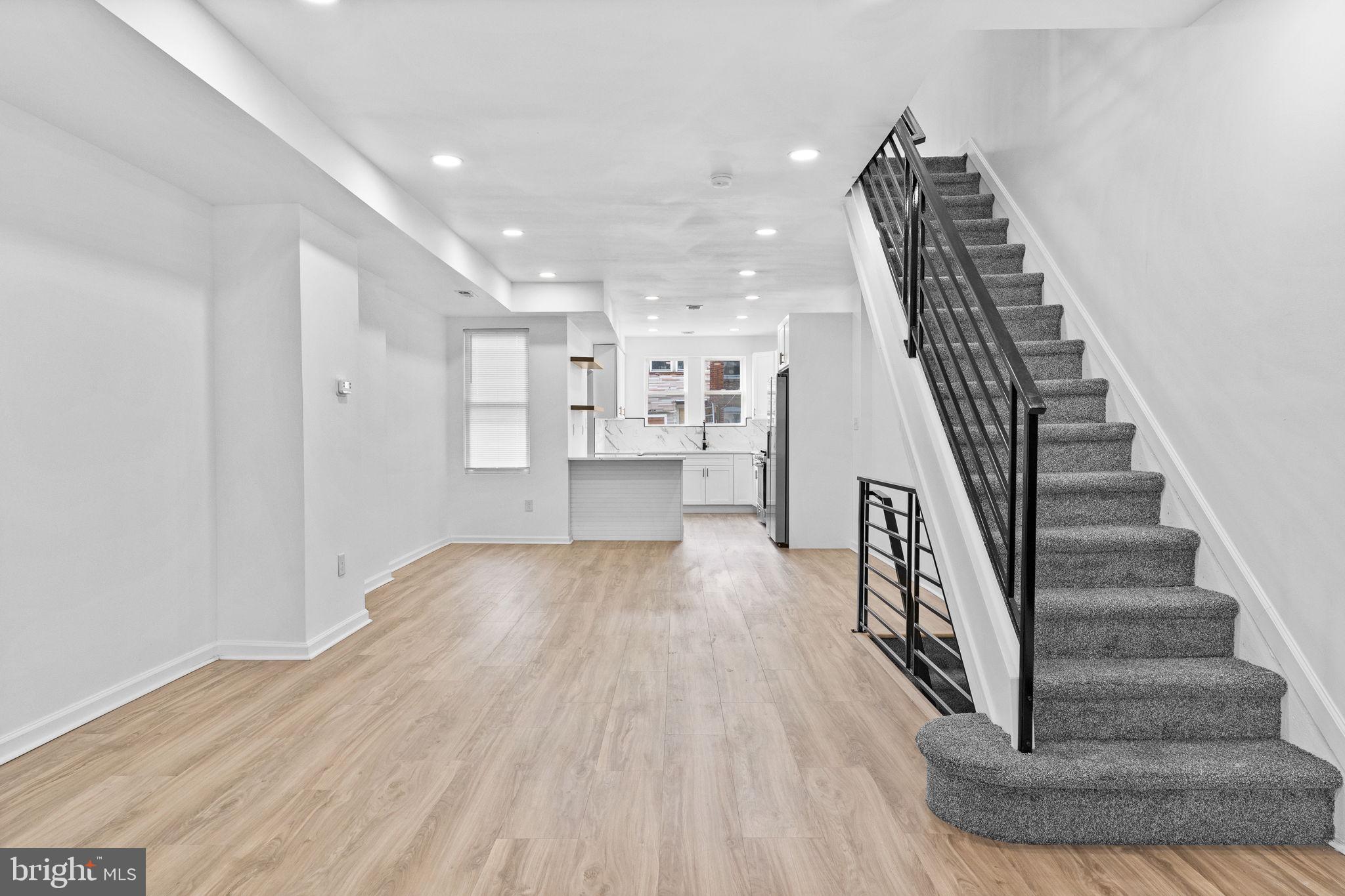 3932 N SMEDLEY STREET