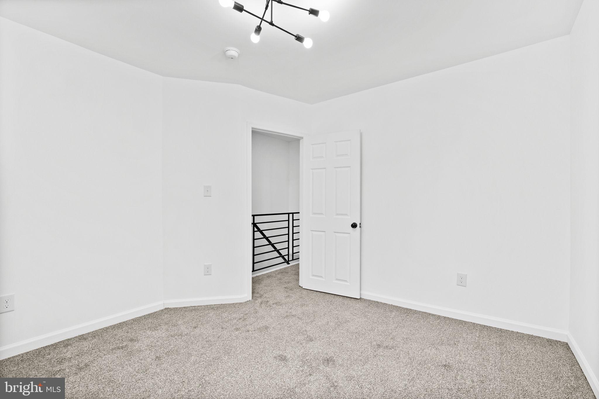 3932 N SMEDLEY STREET