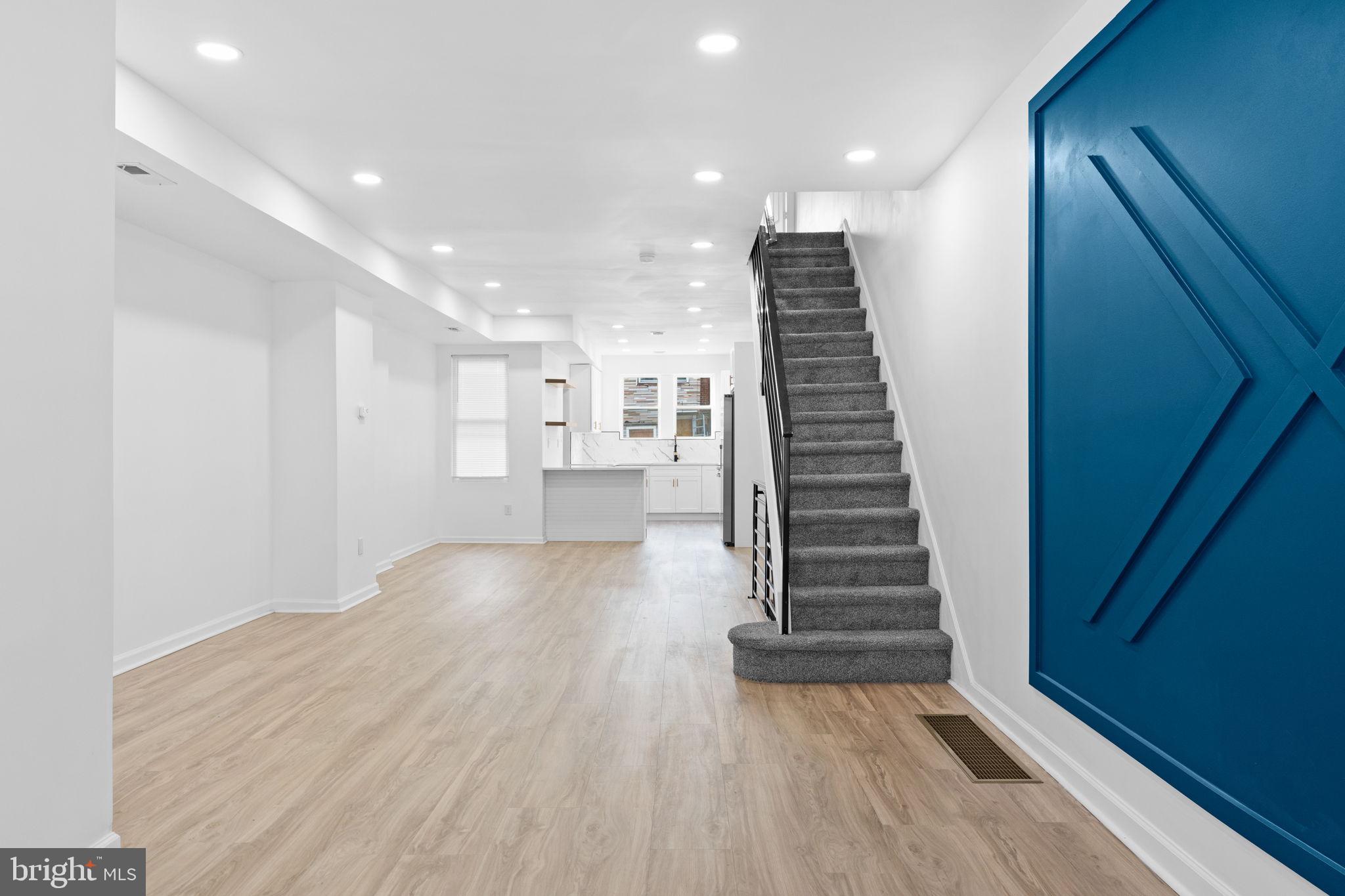 3932 N SMEDLEY STREET