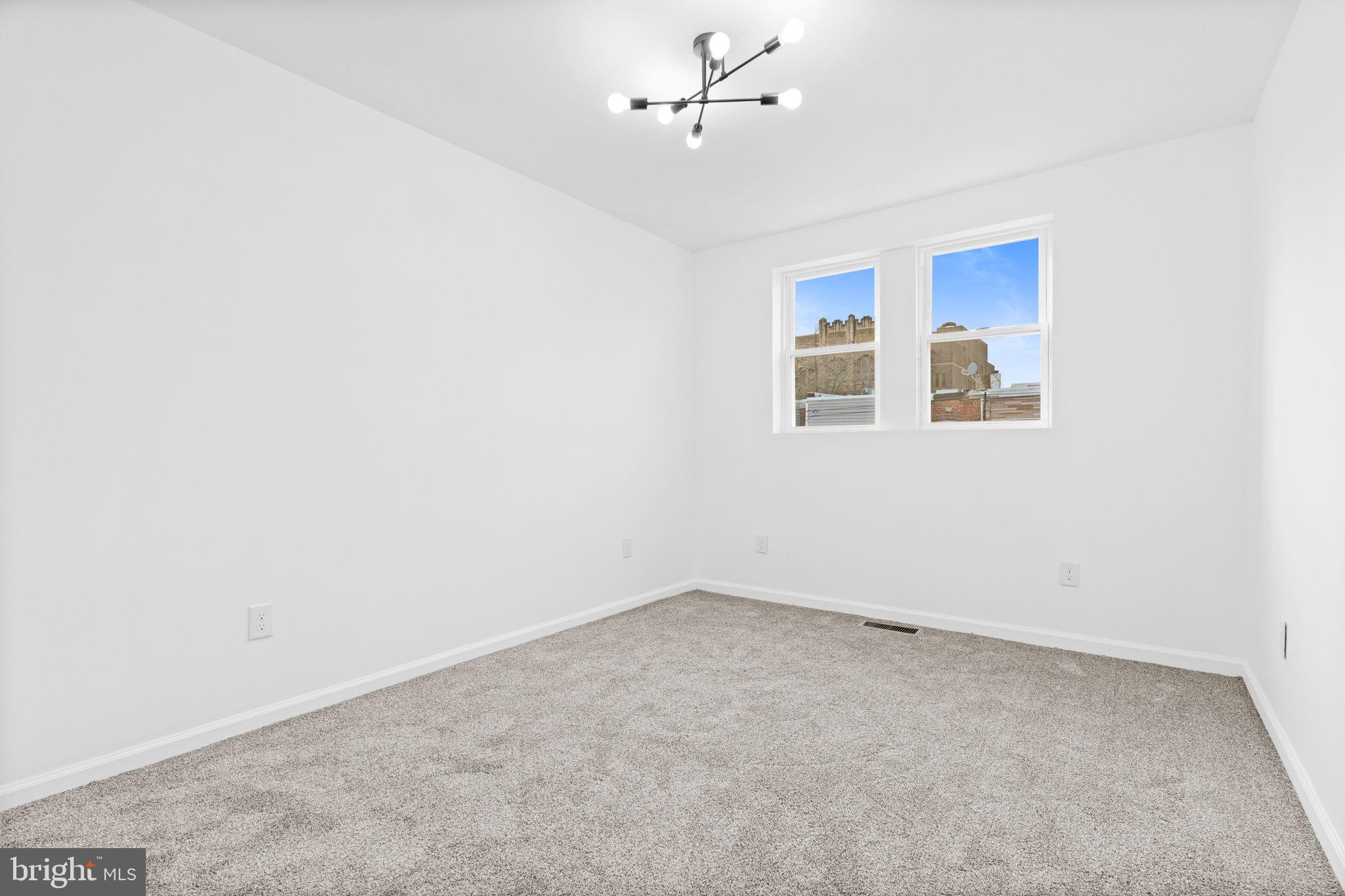 3932 N SMEDLEY STREET