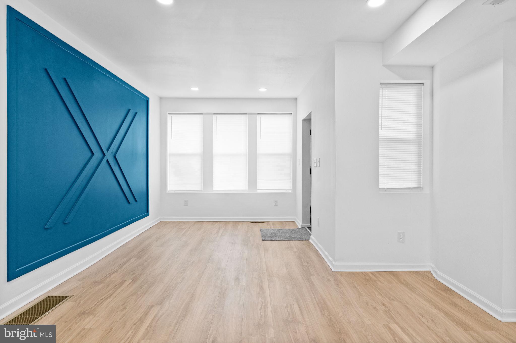 3932 N SMEDLEY STREET