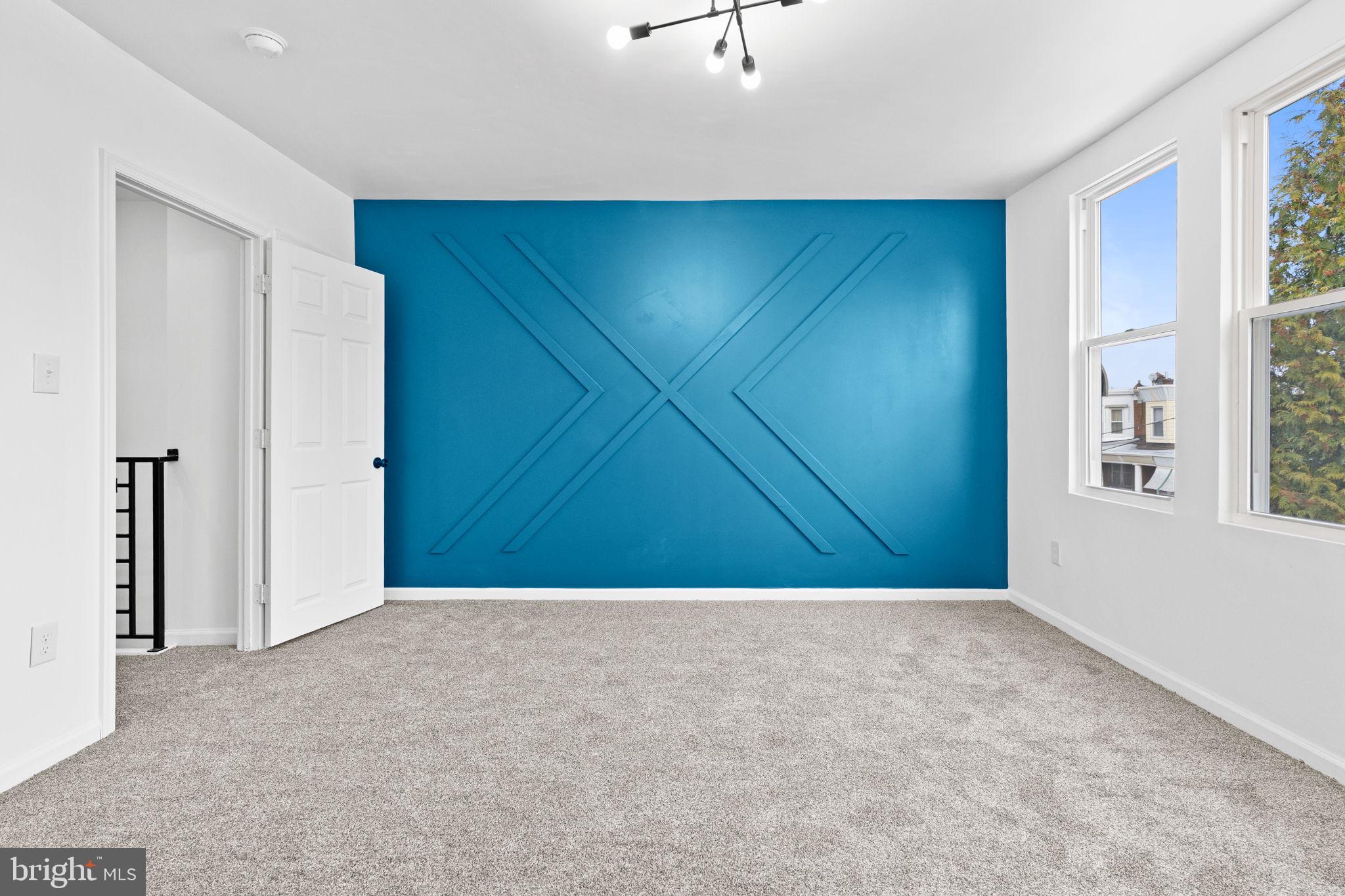 3932 N SMEDLEY STREET