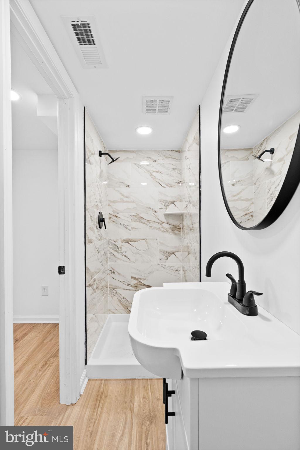 3932 N SMEDLEY STREET