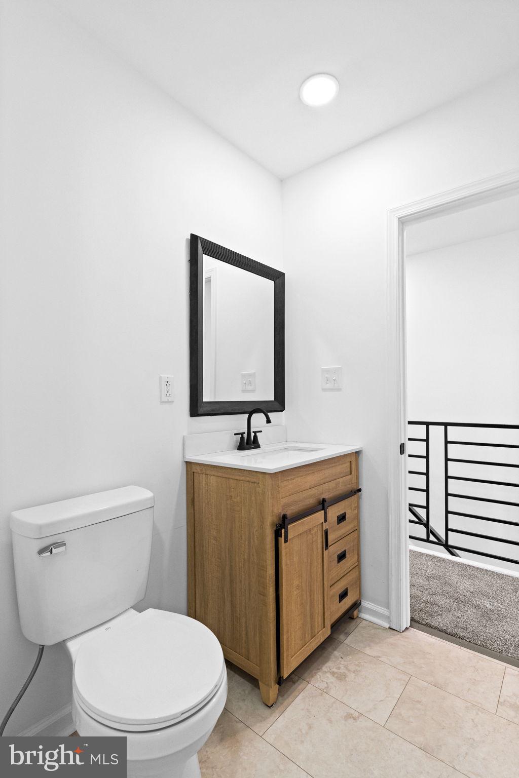 3932 N SMEDLEY STREET