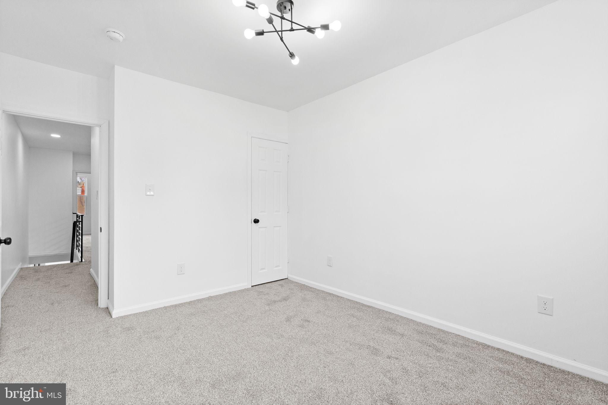 3932 N SMEDLEY STREET