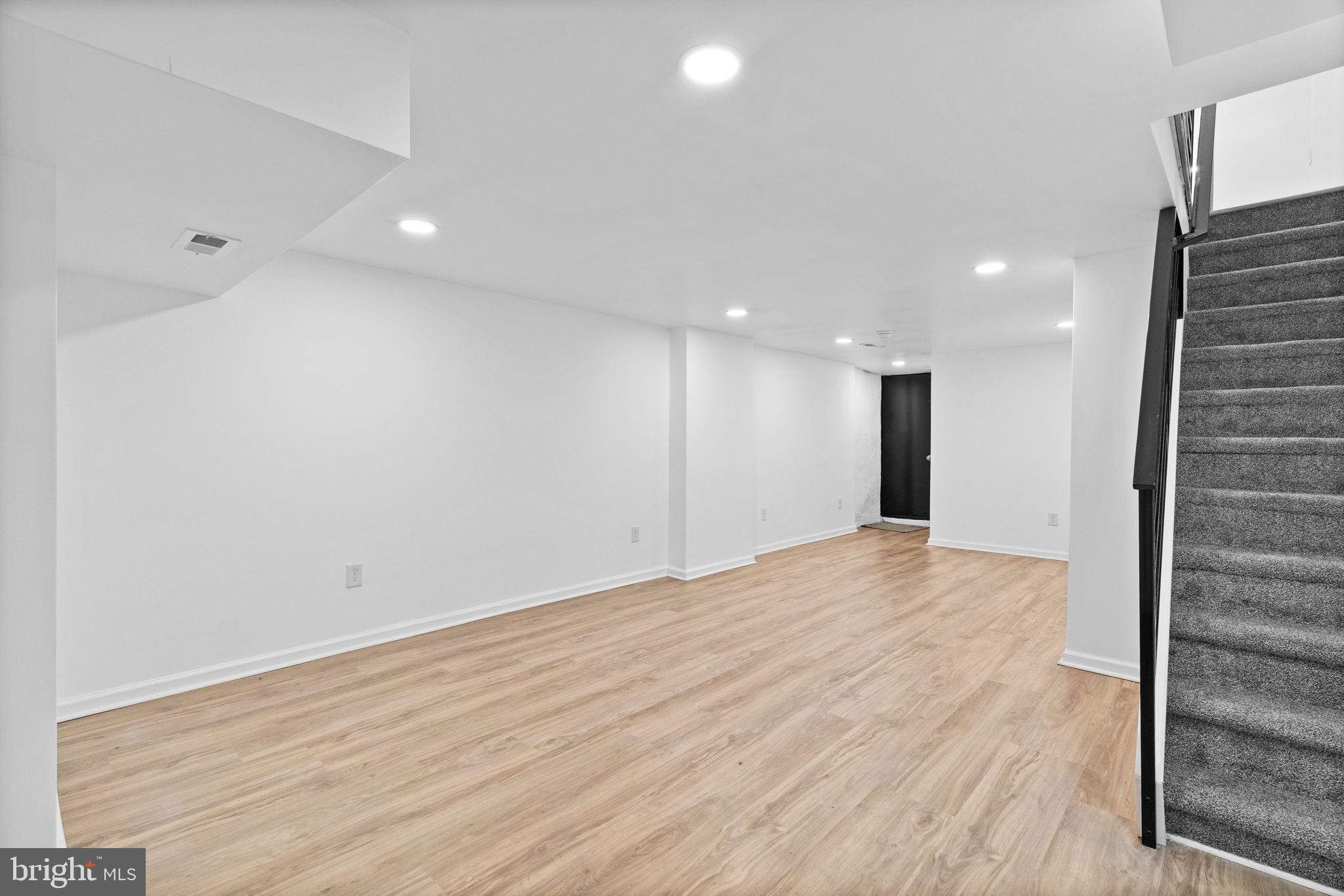 3932 N SMEDLEY STREET