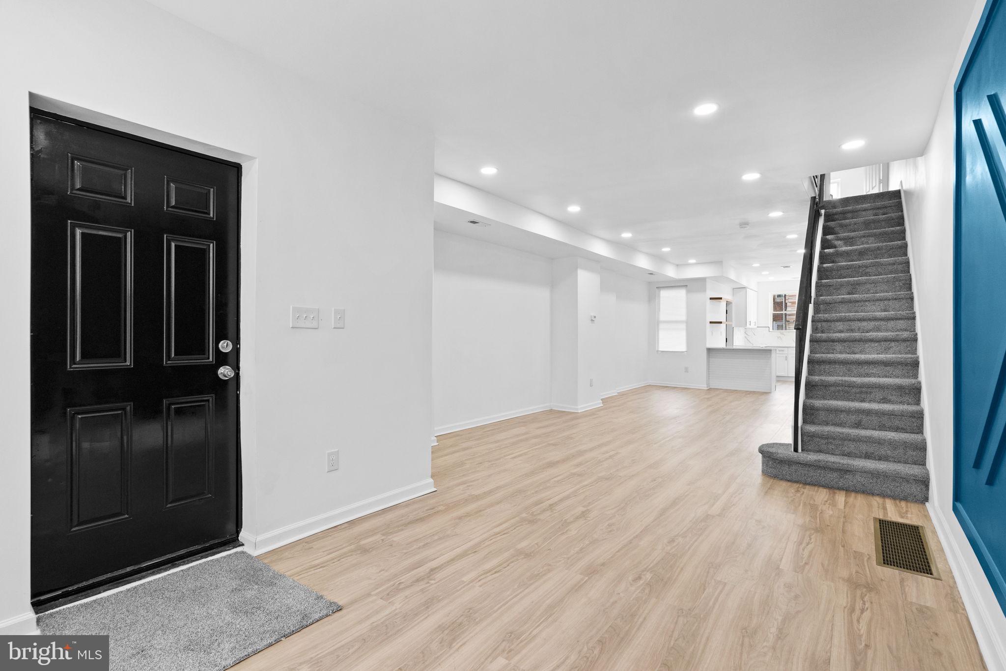 3932 N SMEDLEY STREET