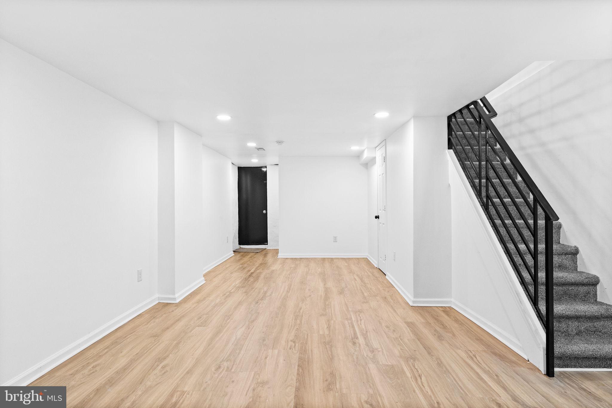 3932 N SMEDLEY STREET