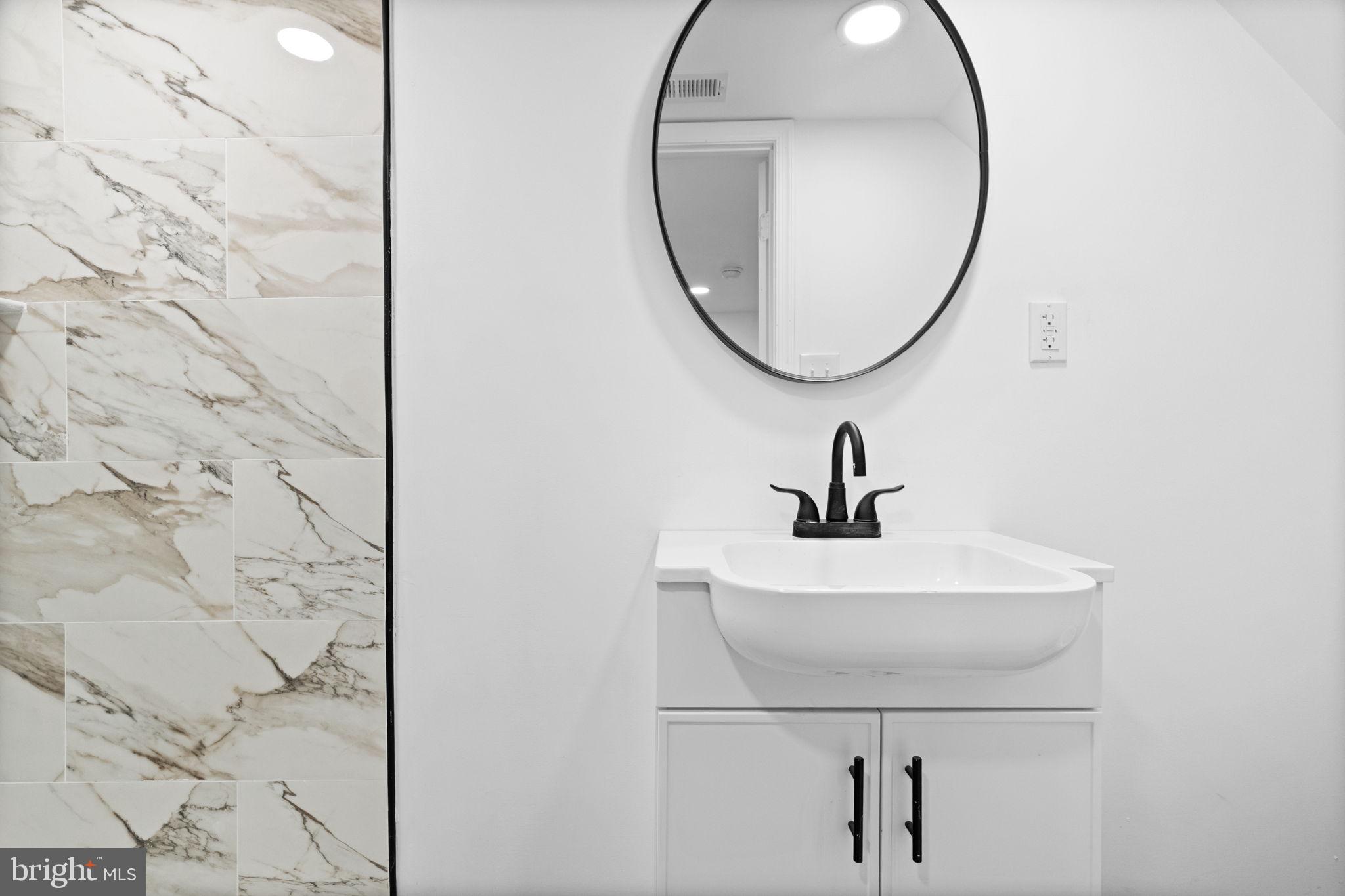 3932 N SMEDLEY STREET