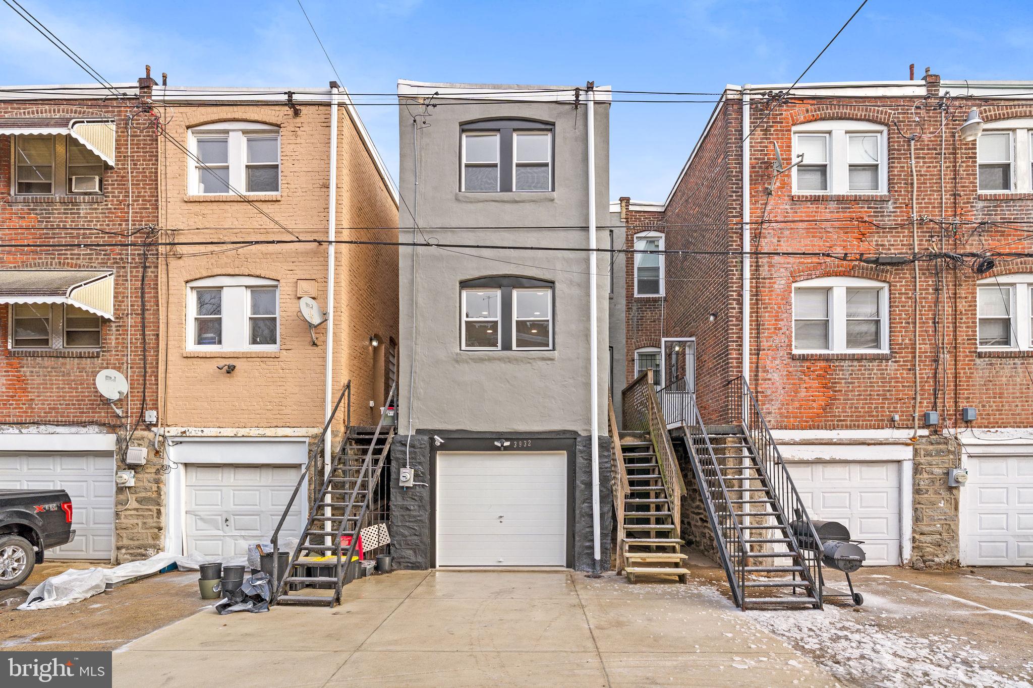 3932 N SMEDLEY STREET