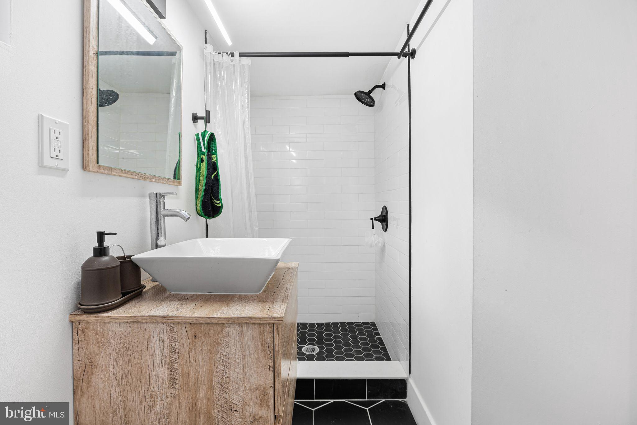 2937 NICHOLAS STREET