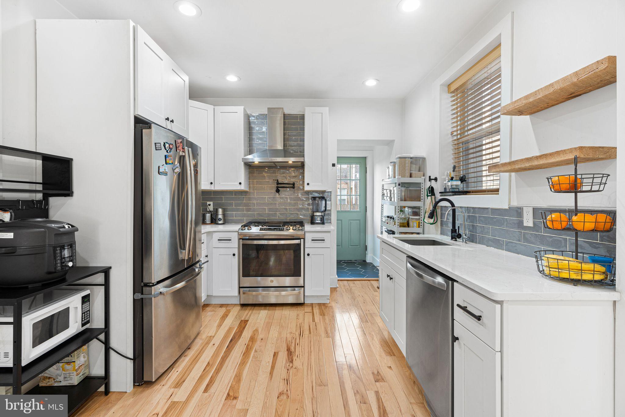 2937 NICHOLAS STREET