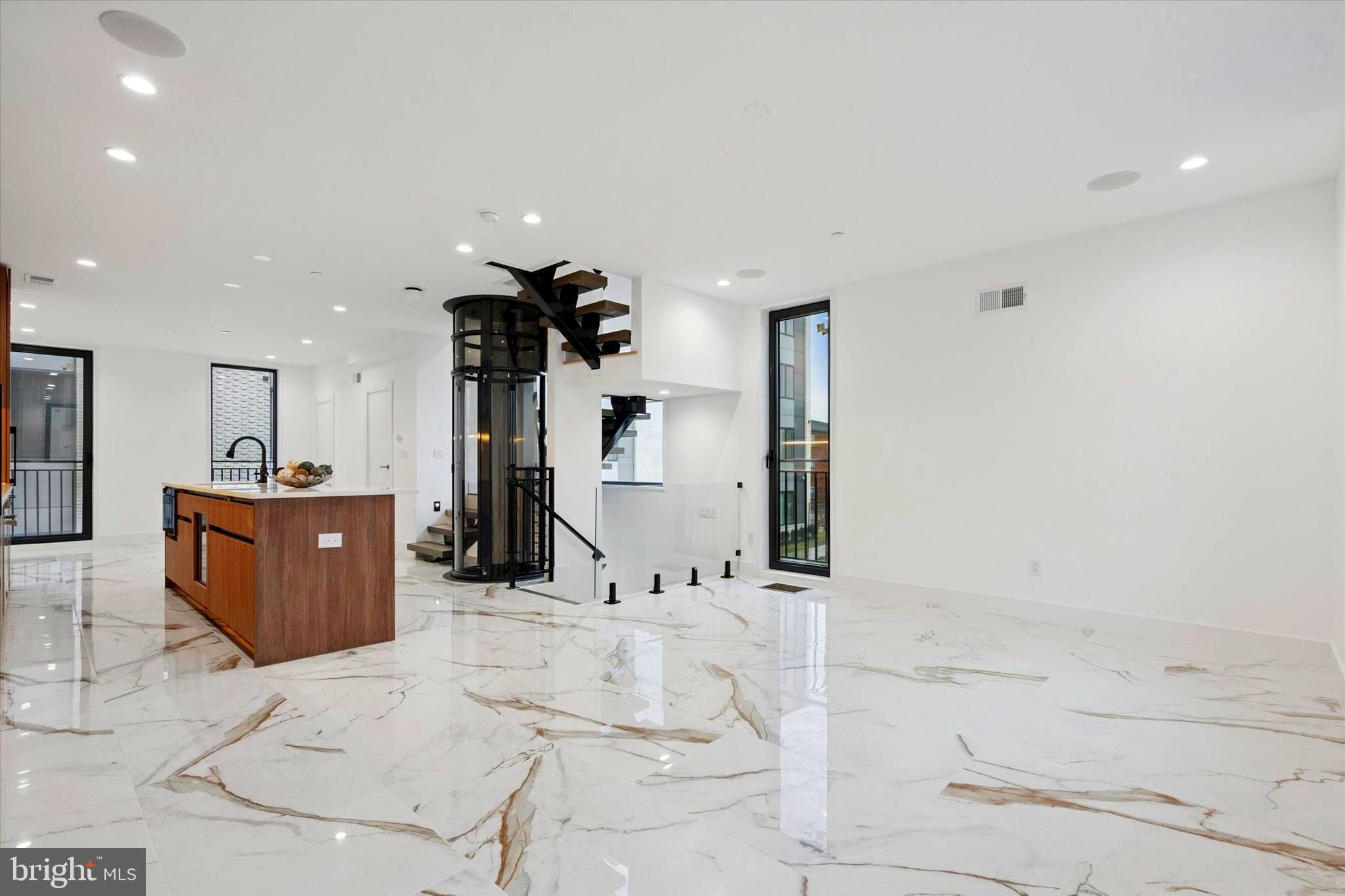 1843 HARTRANFT STREET B102