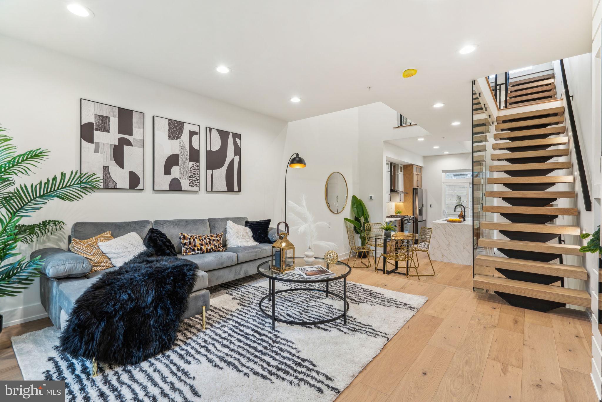 1106 N BODINE STREET