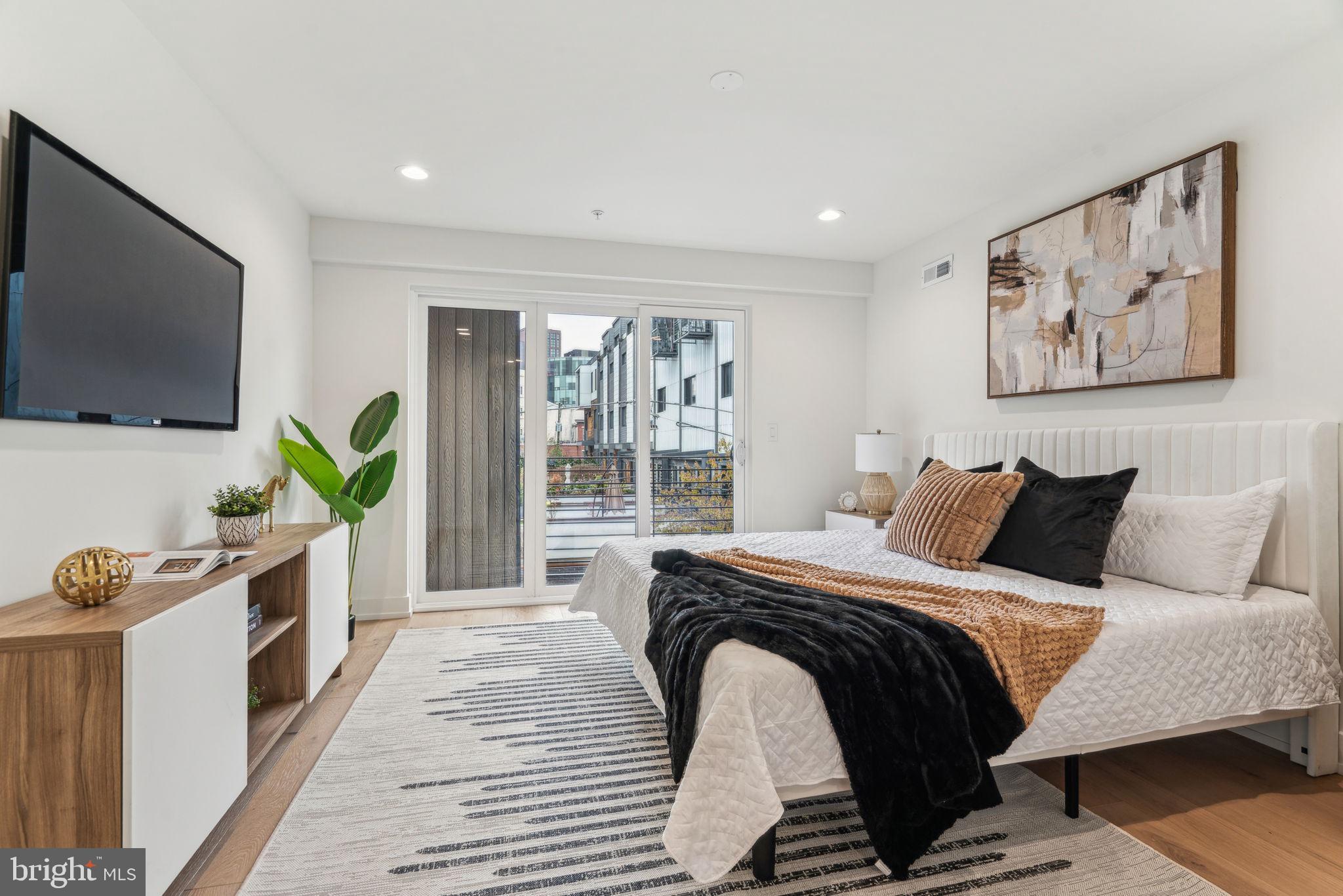 1106 N BODINE STREET