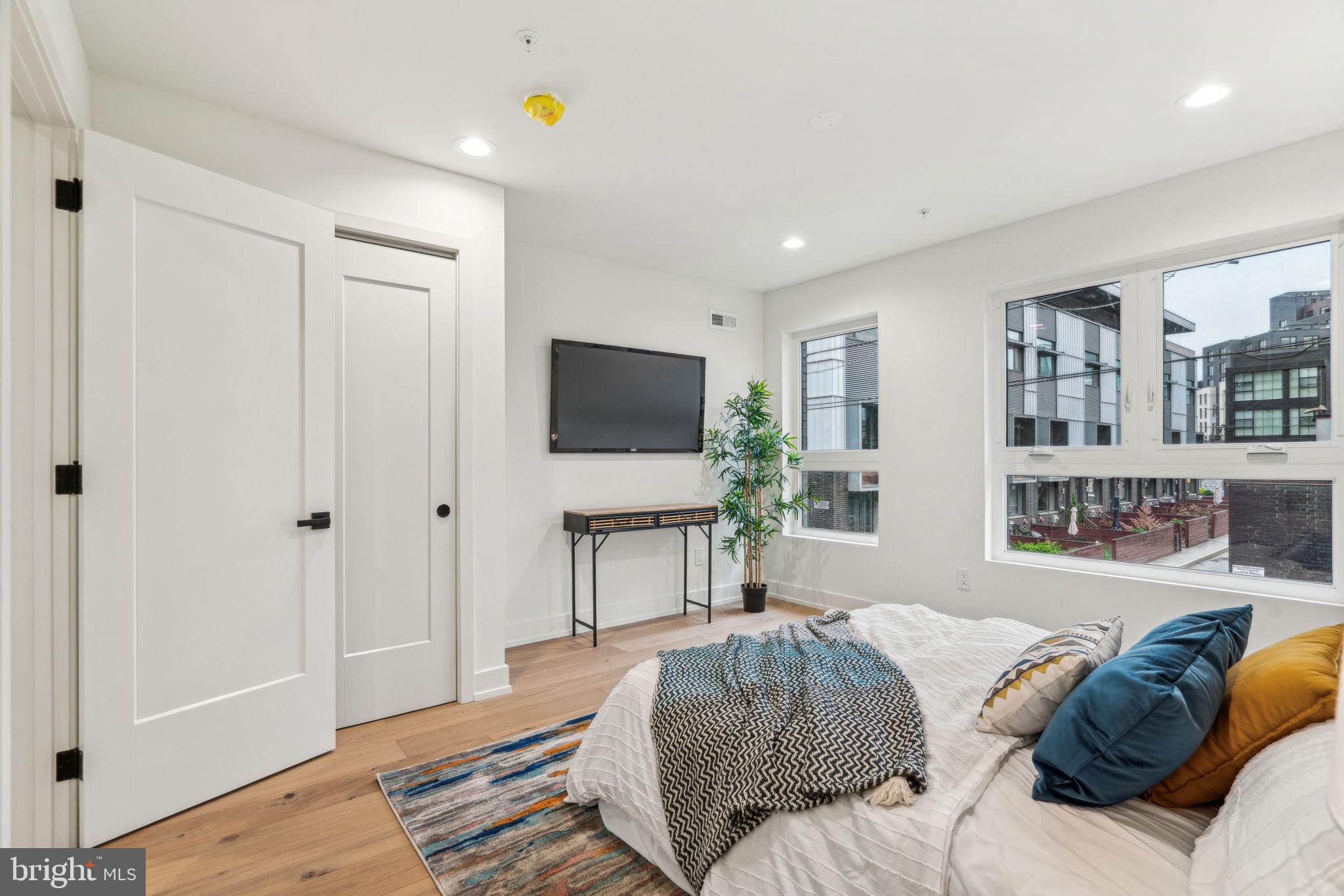 1106 N BODINE STREET