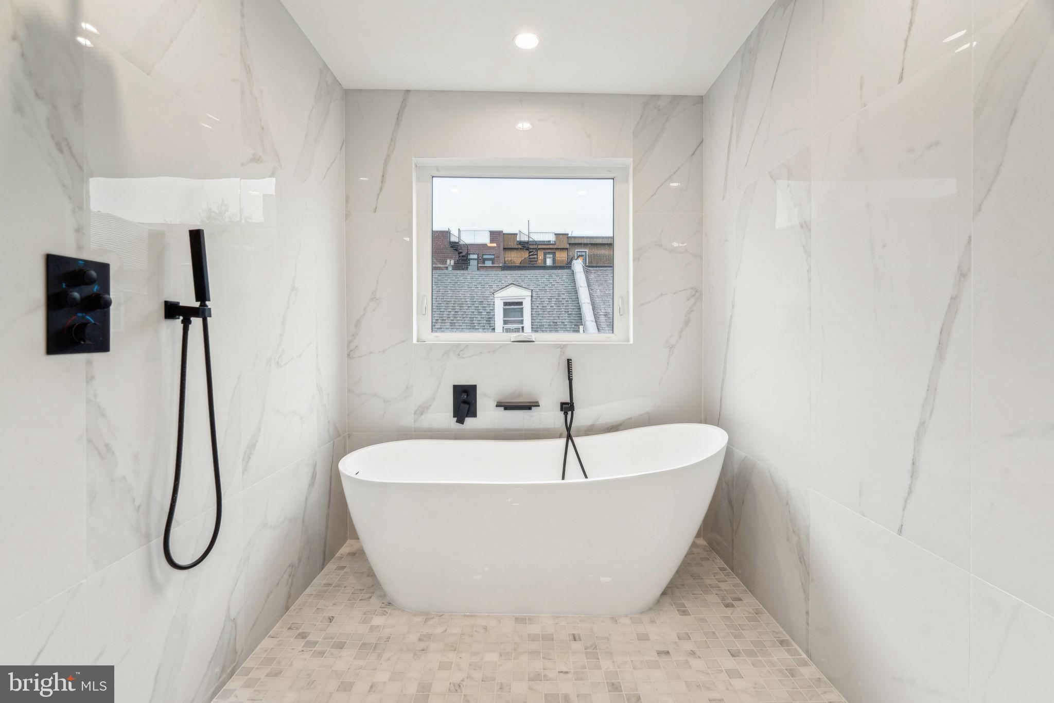 1106 N BODINE STREET