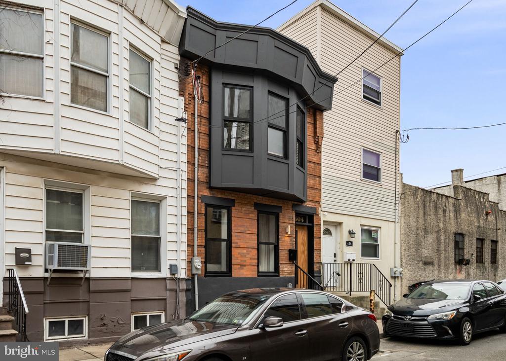 404 PIERCE STREET