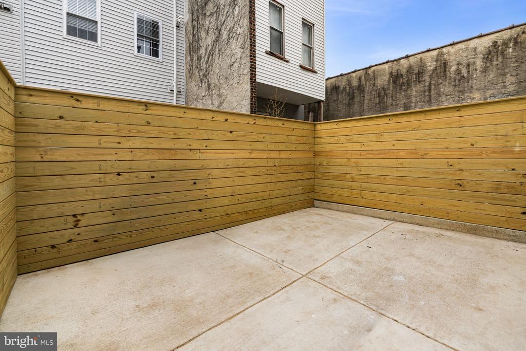 404 PIERCE STREET