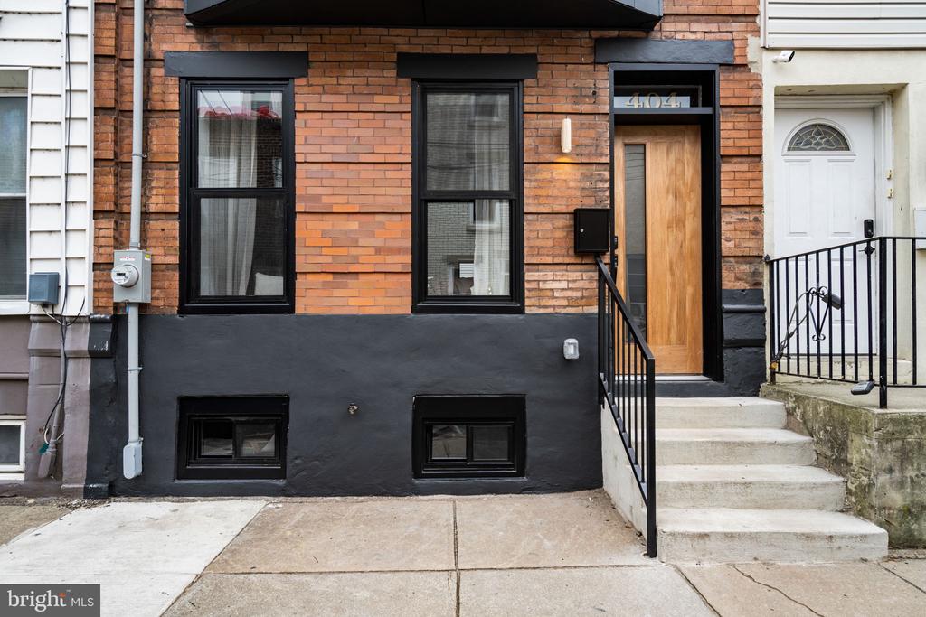 404 PIERCE STREET
