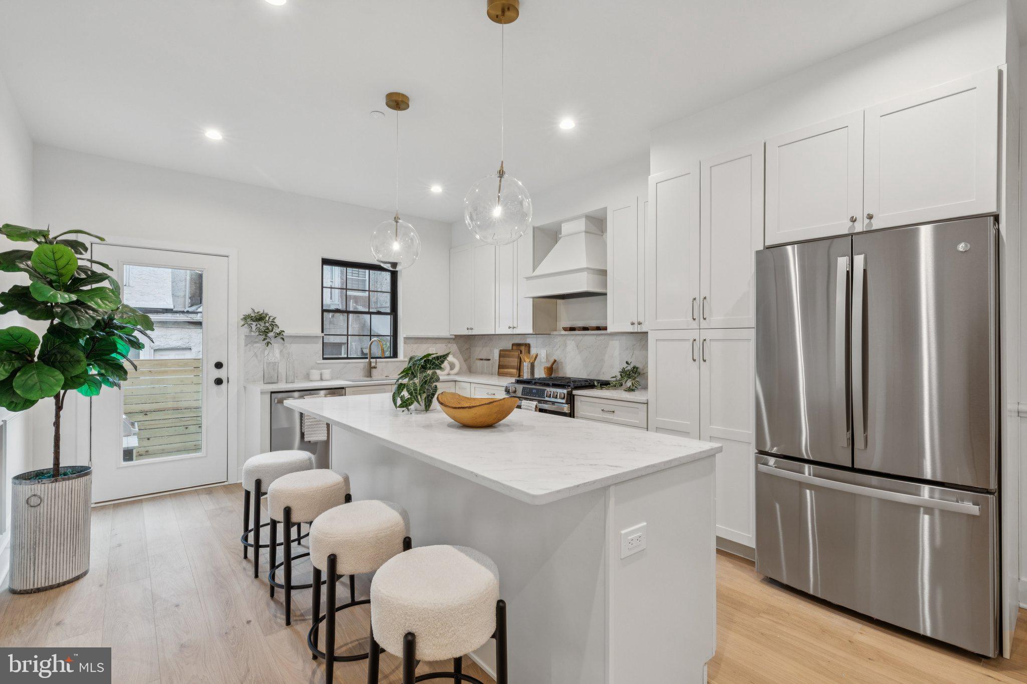 2316 DICKINSON STREET