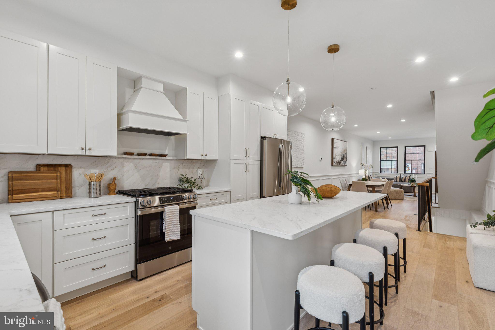 2316 DICKINSON STREET