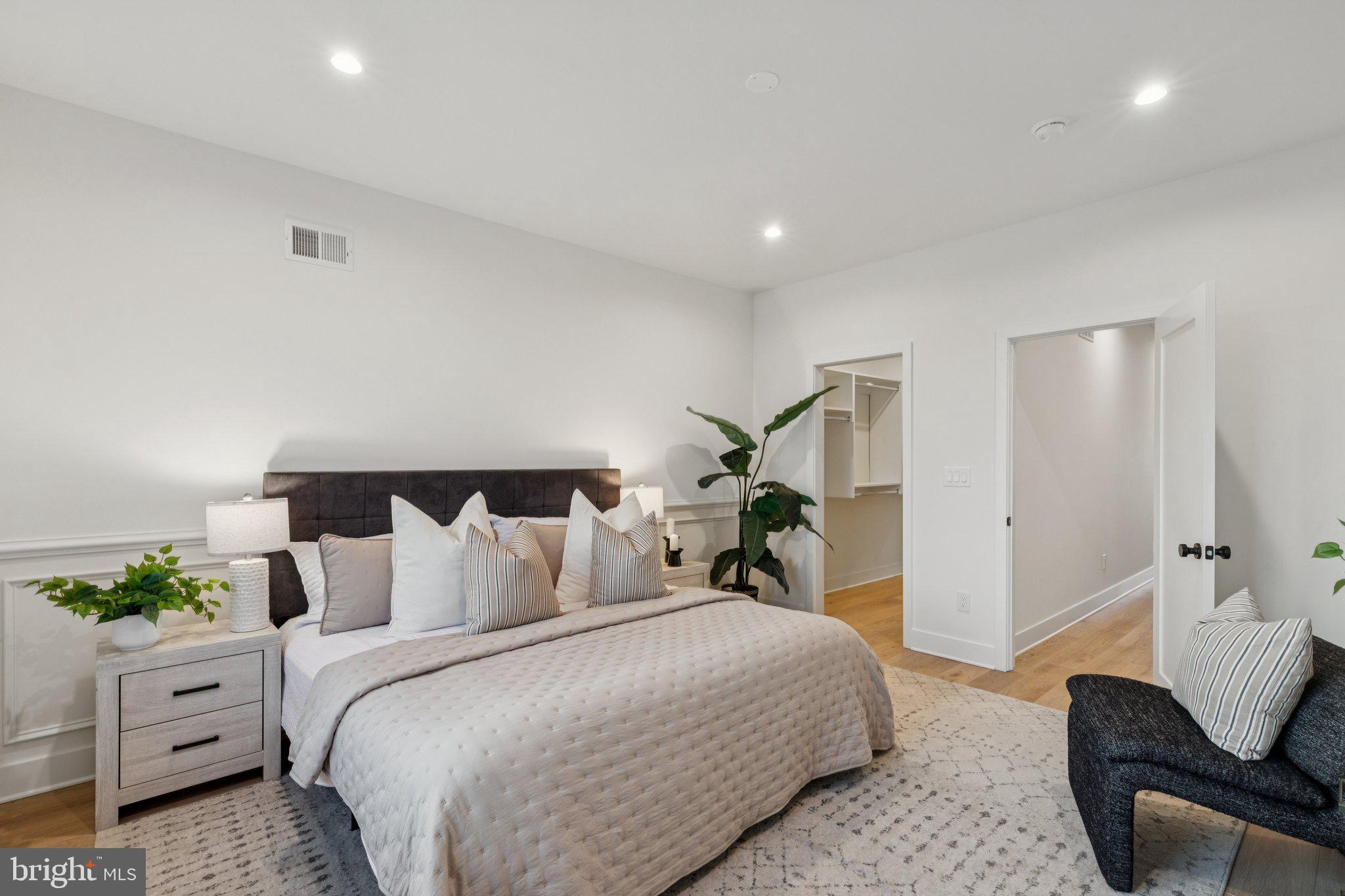 2316 DICKINSON STREET