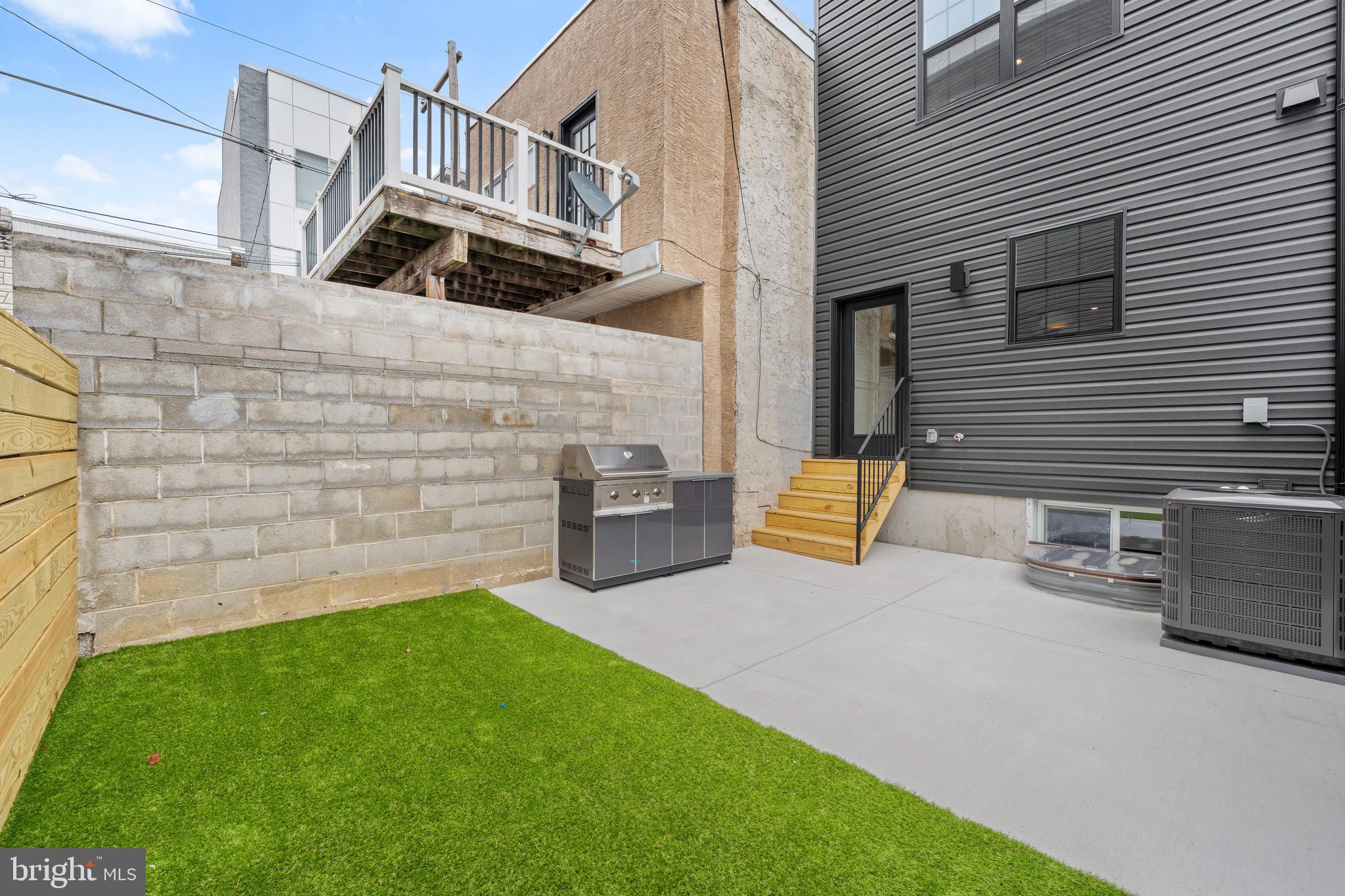 2316 DICKINSON STREET