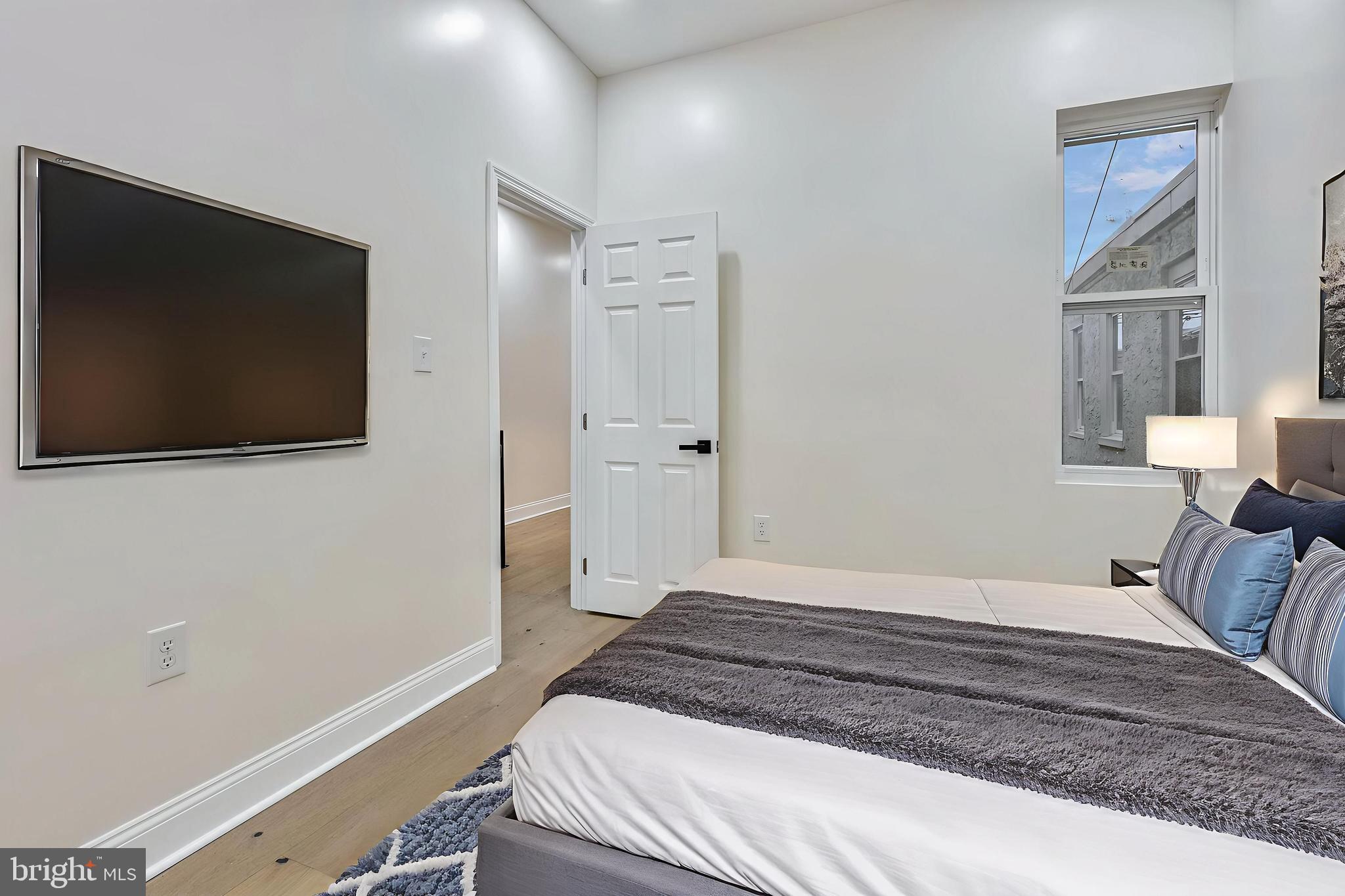 3009 W OXFORD STREET