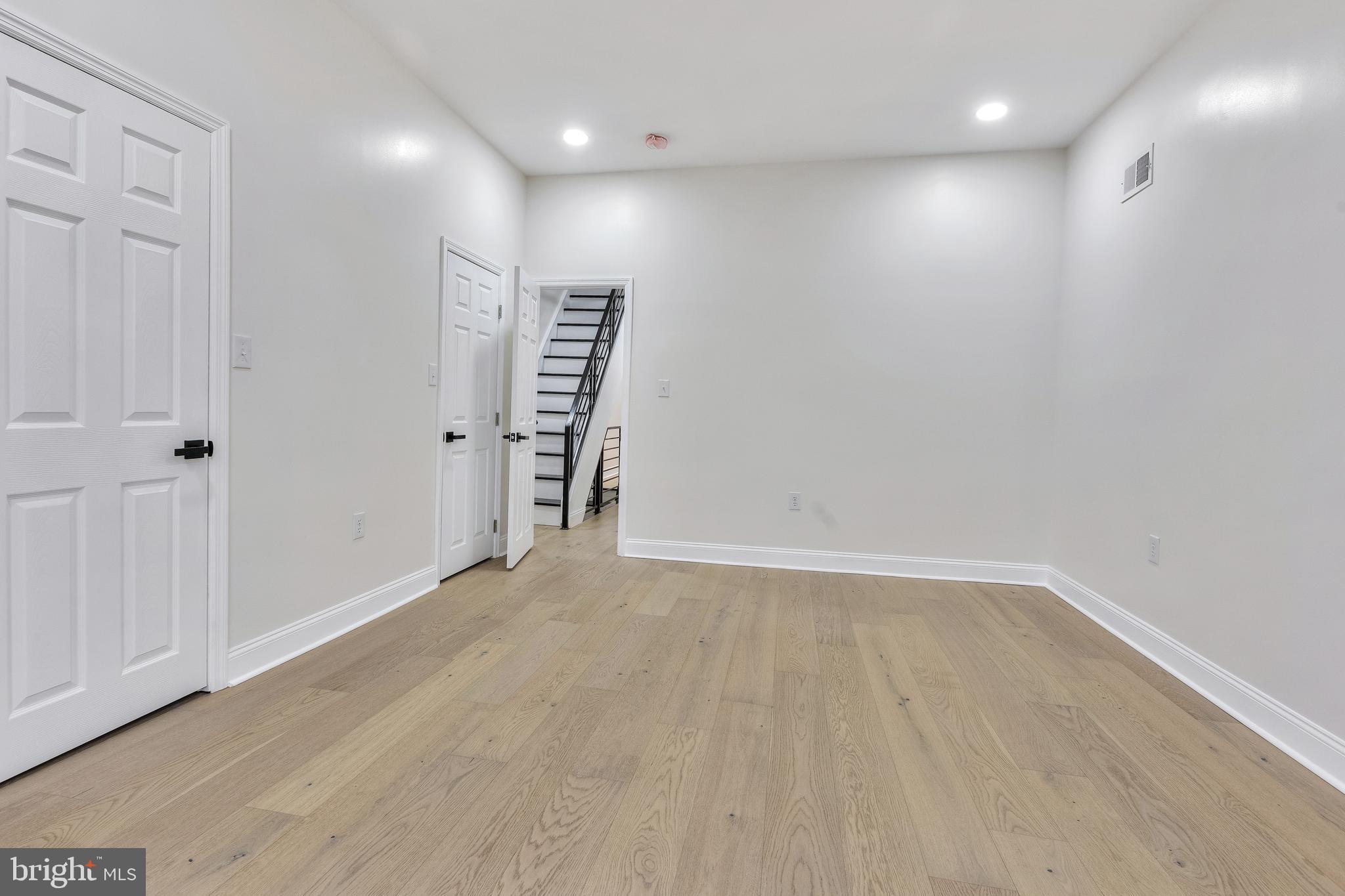 3009 W OXFORD STREET