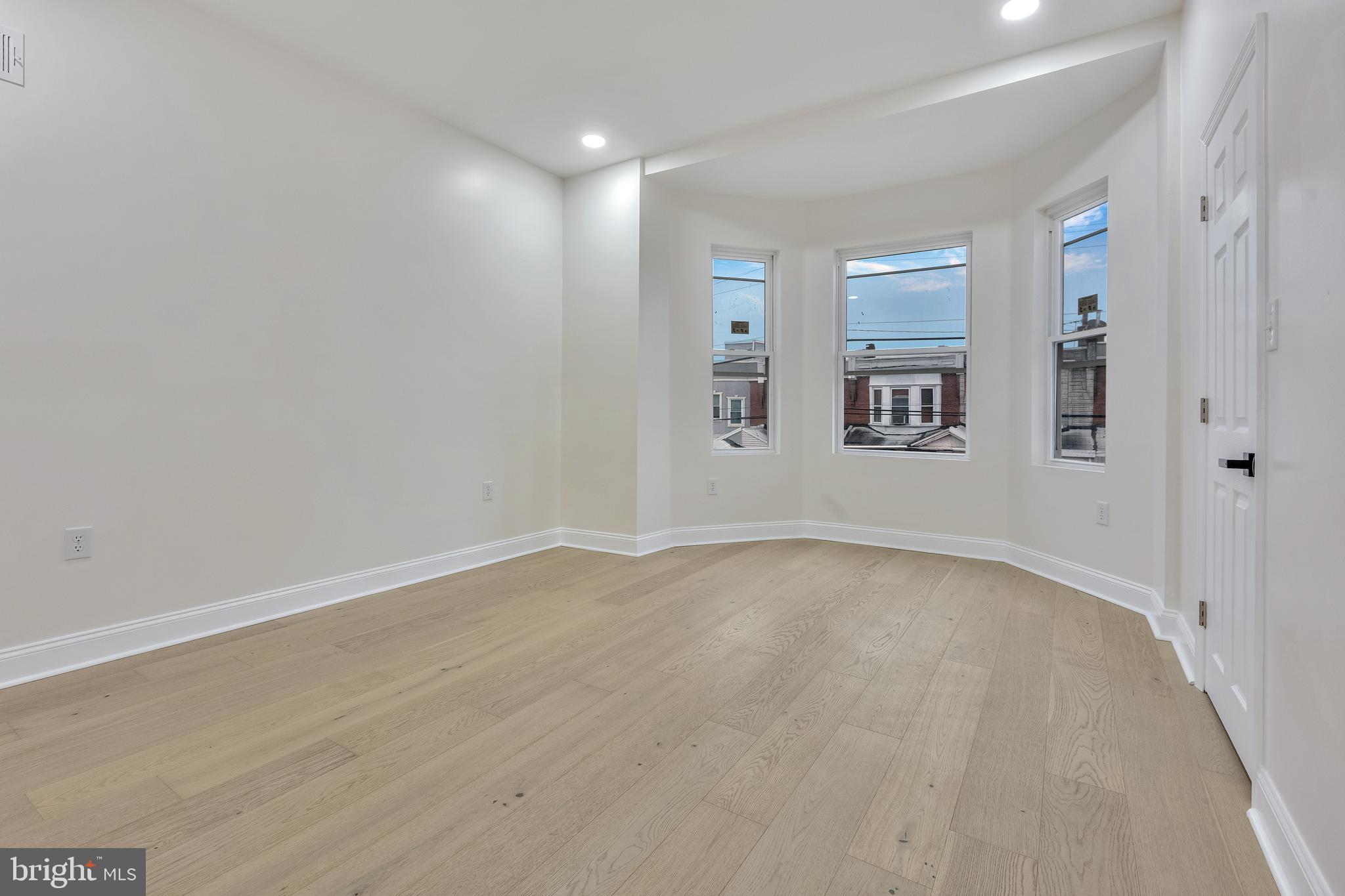 3009 W OXFORD STREET