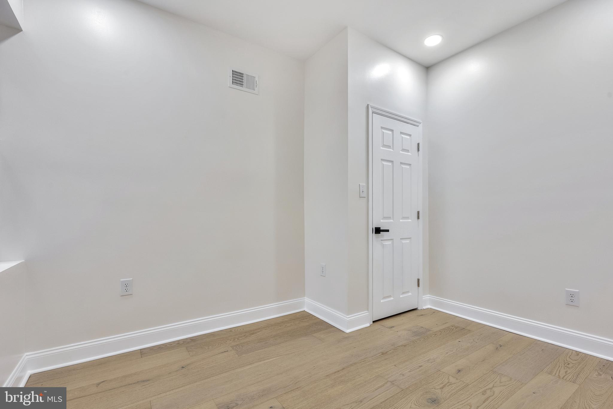 3009 W OXFORD STREET