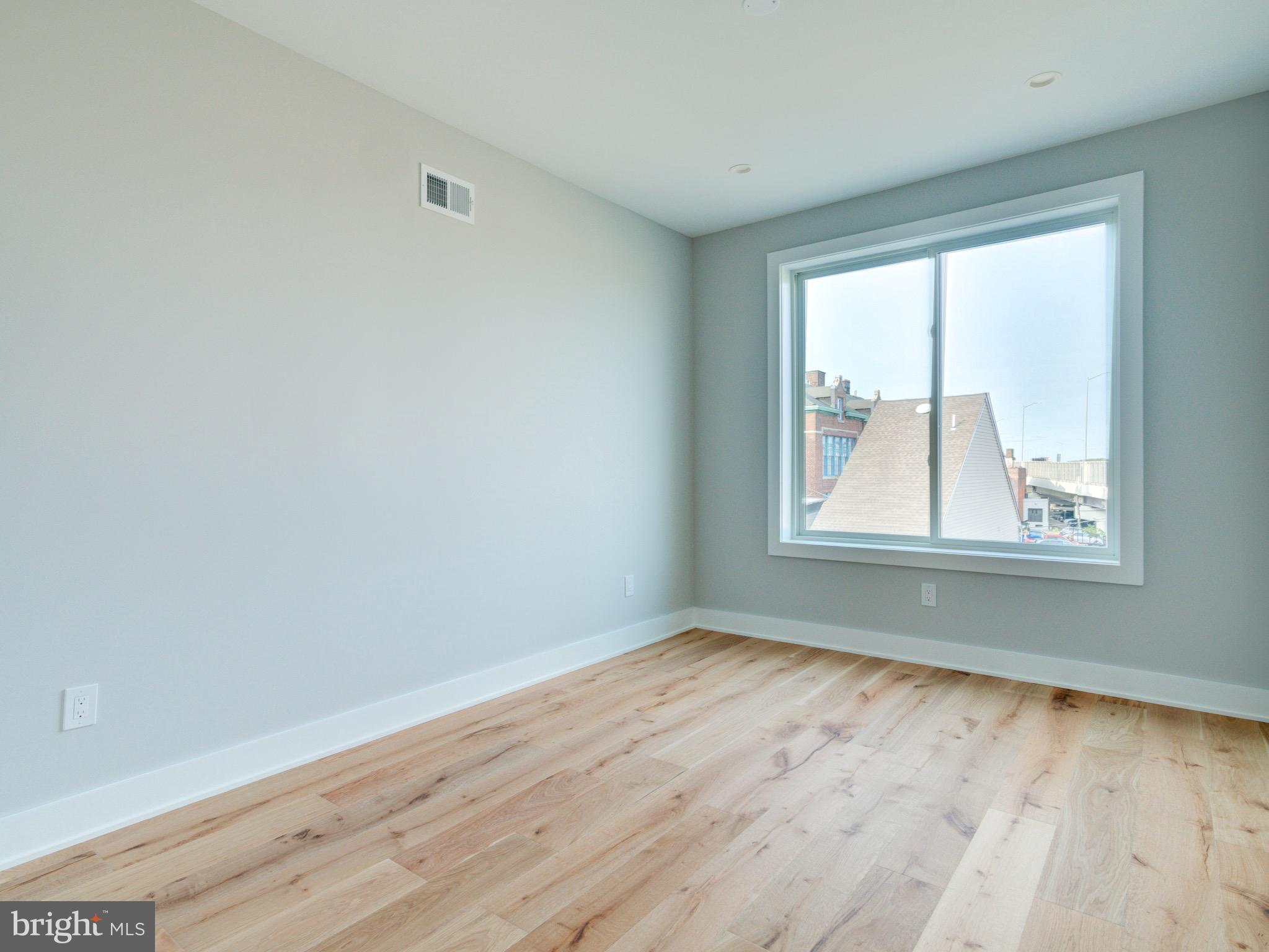 1019 E PALMER STREET