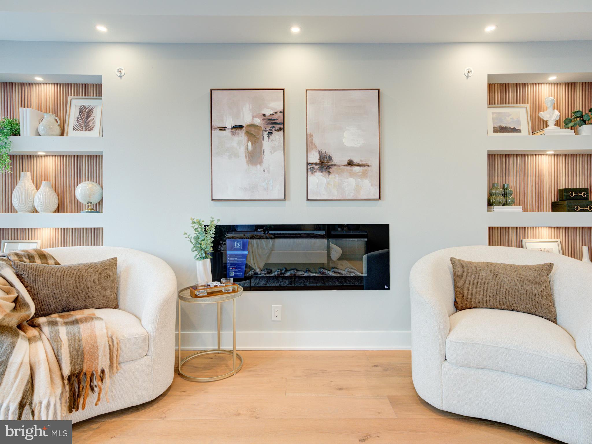 1019 E PALMER STREET