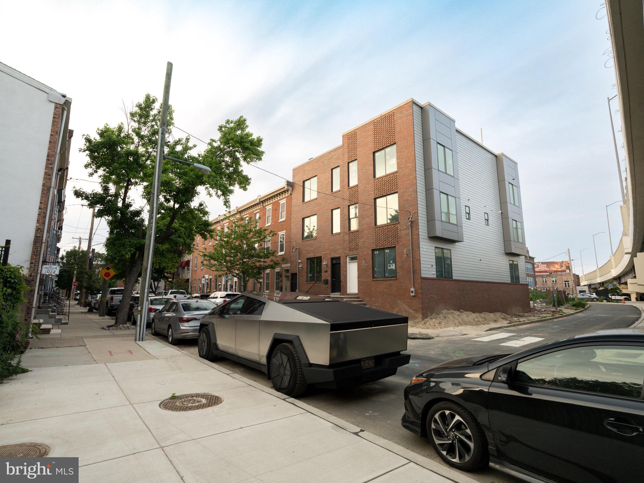 1019 E PALMER STREET