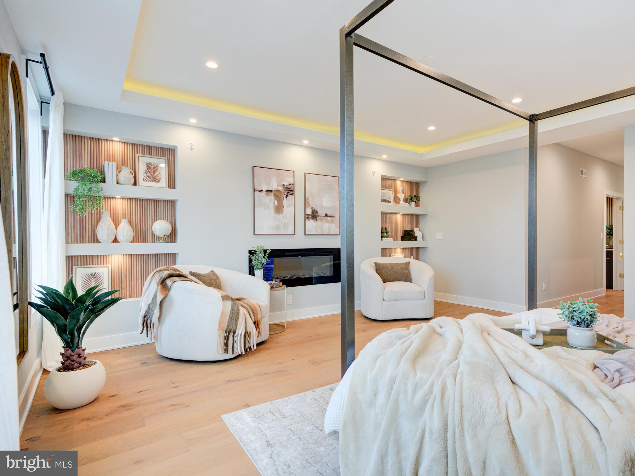 1019 E PALMER STREET