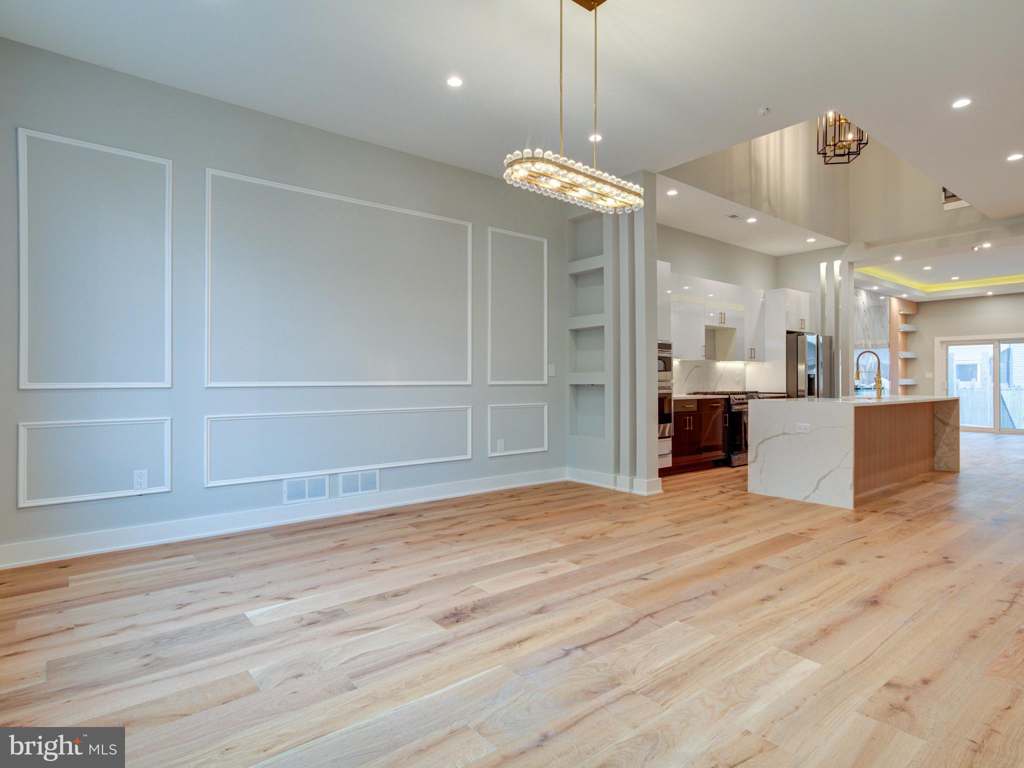 1019 E PALMER STREET